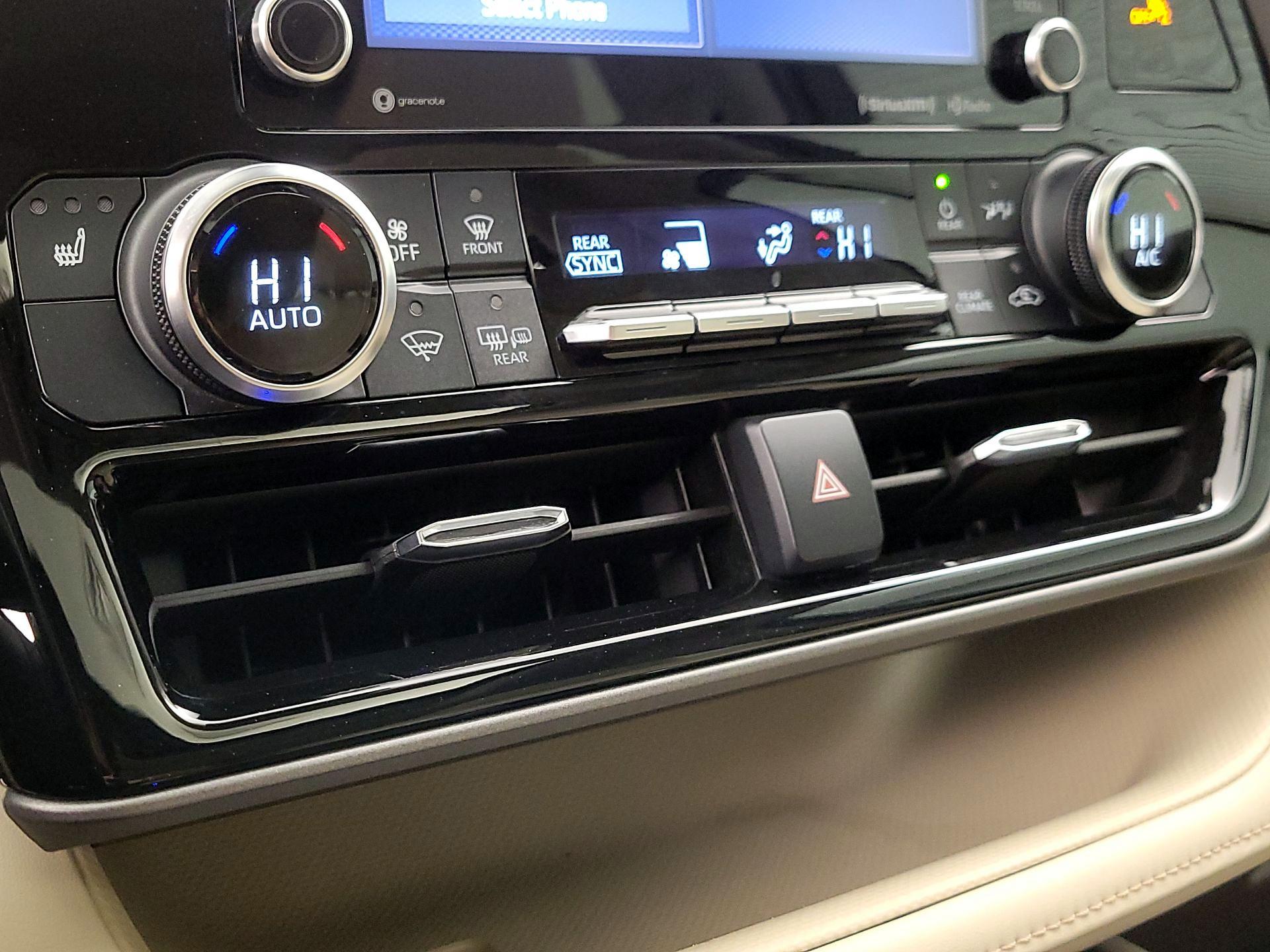 Thumbnail: 2022 Toyota Highlander - 16