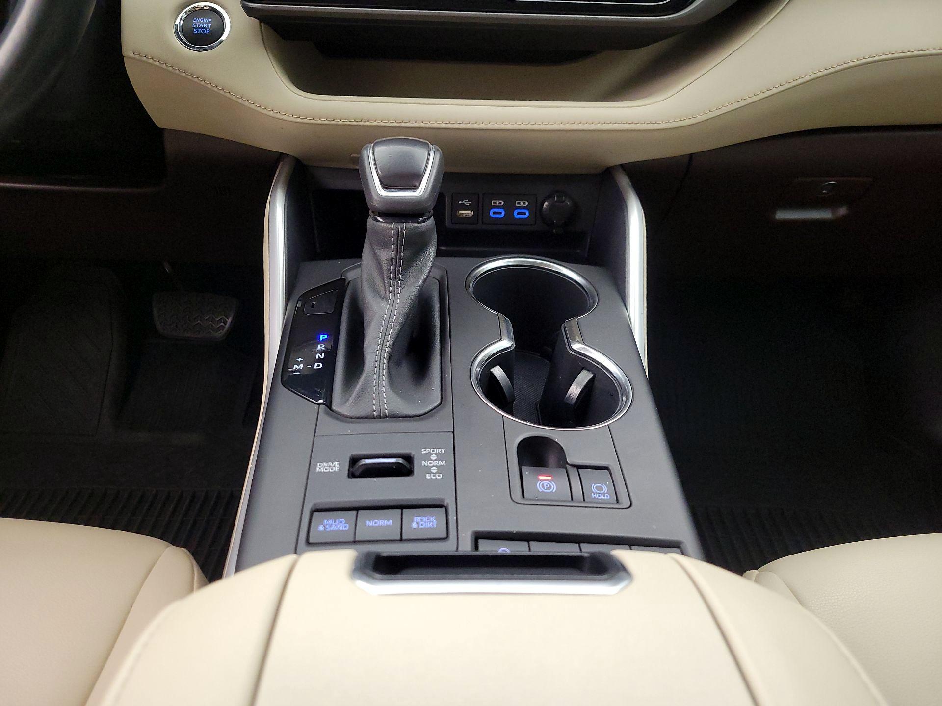 Thumbnail: 2022 Toyota Highlander - 17