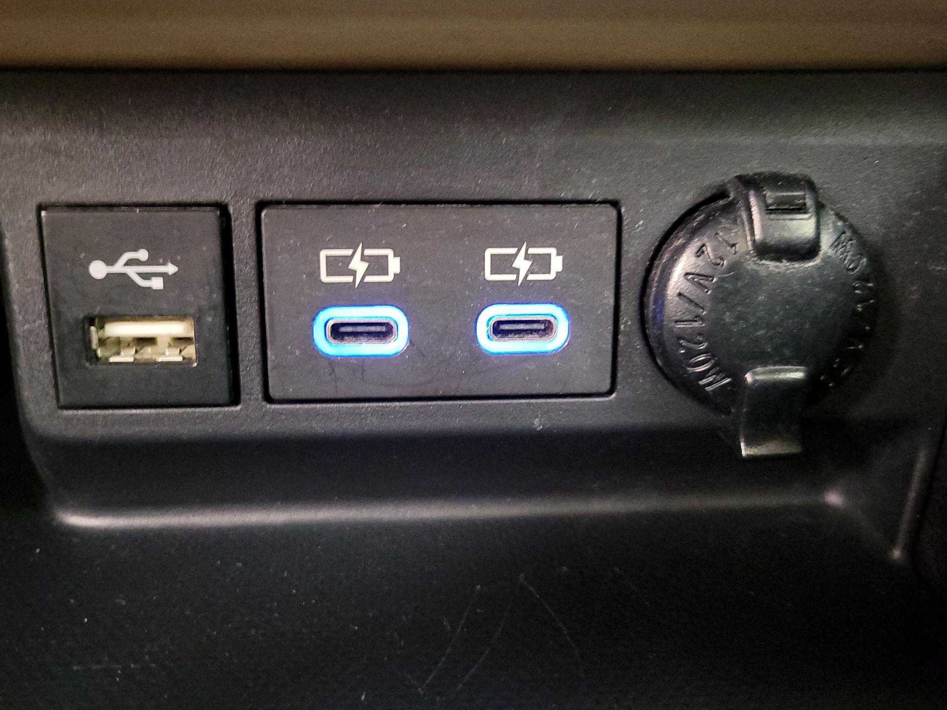 Thumbnail: 2022 Toyota Highlander - 18