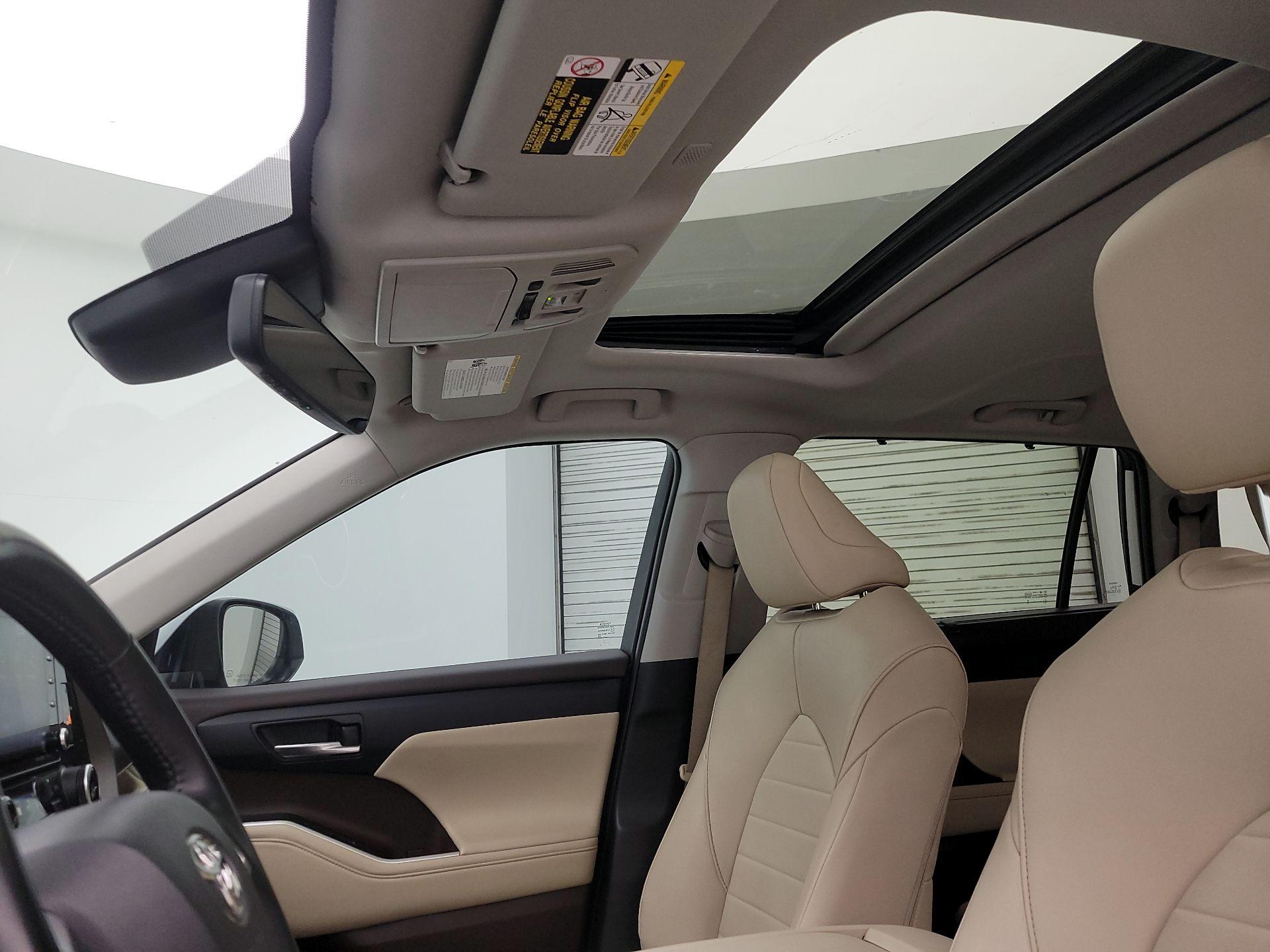 Thumbnail: 2022 Toyota Highlander - 19