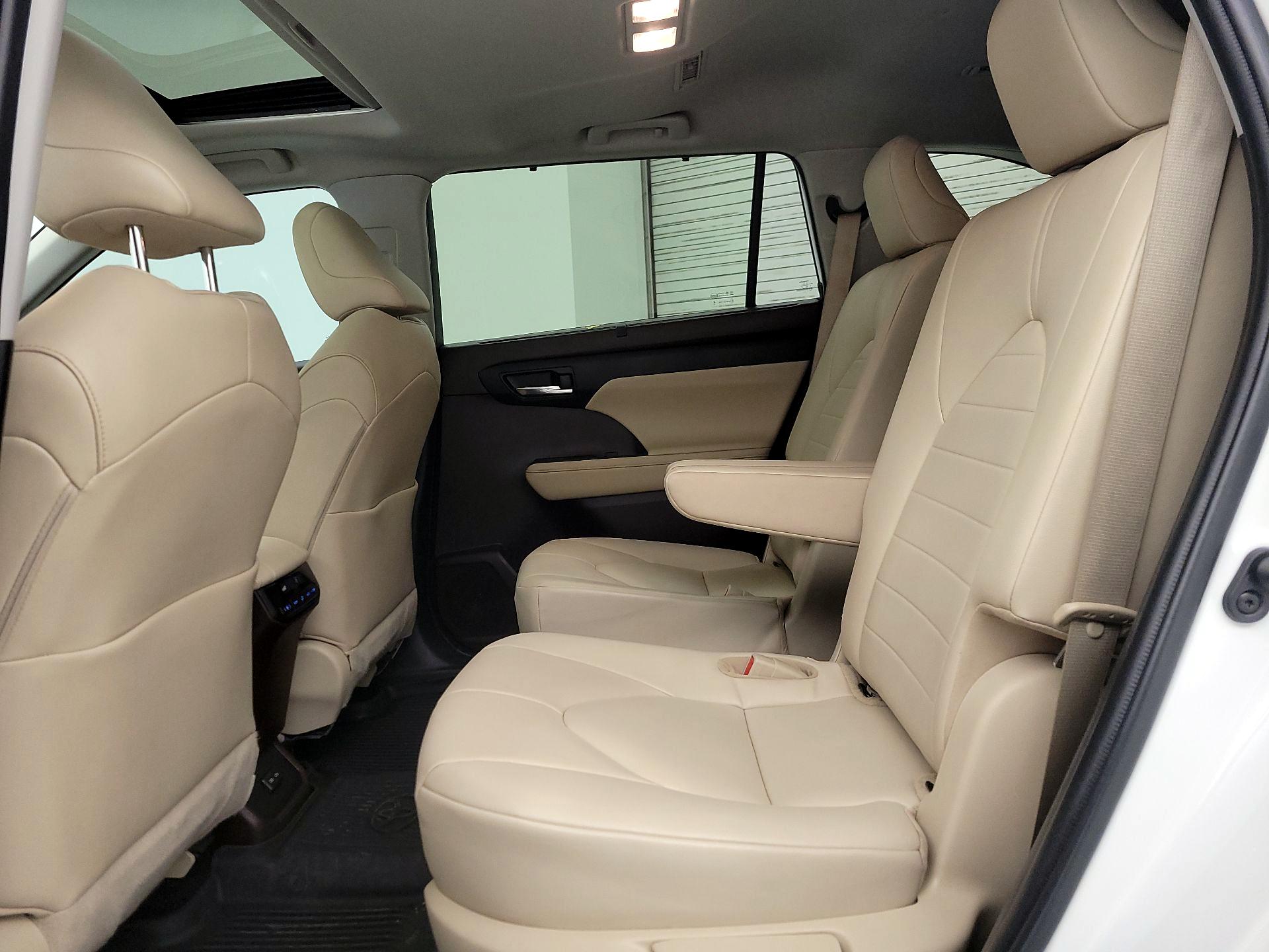 Thumbnail: 2022 Toyota Highlander - 20