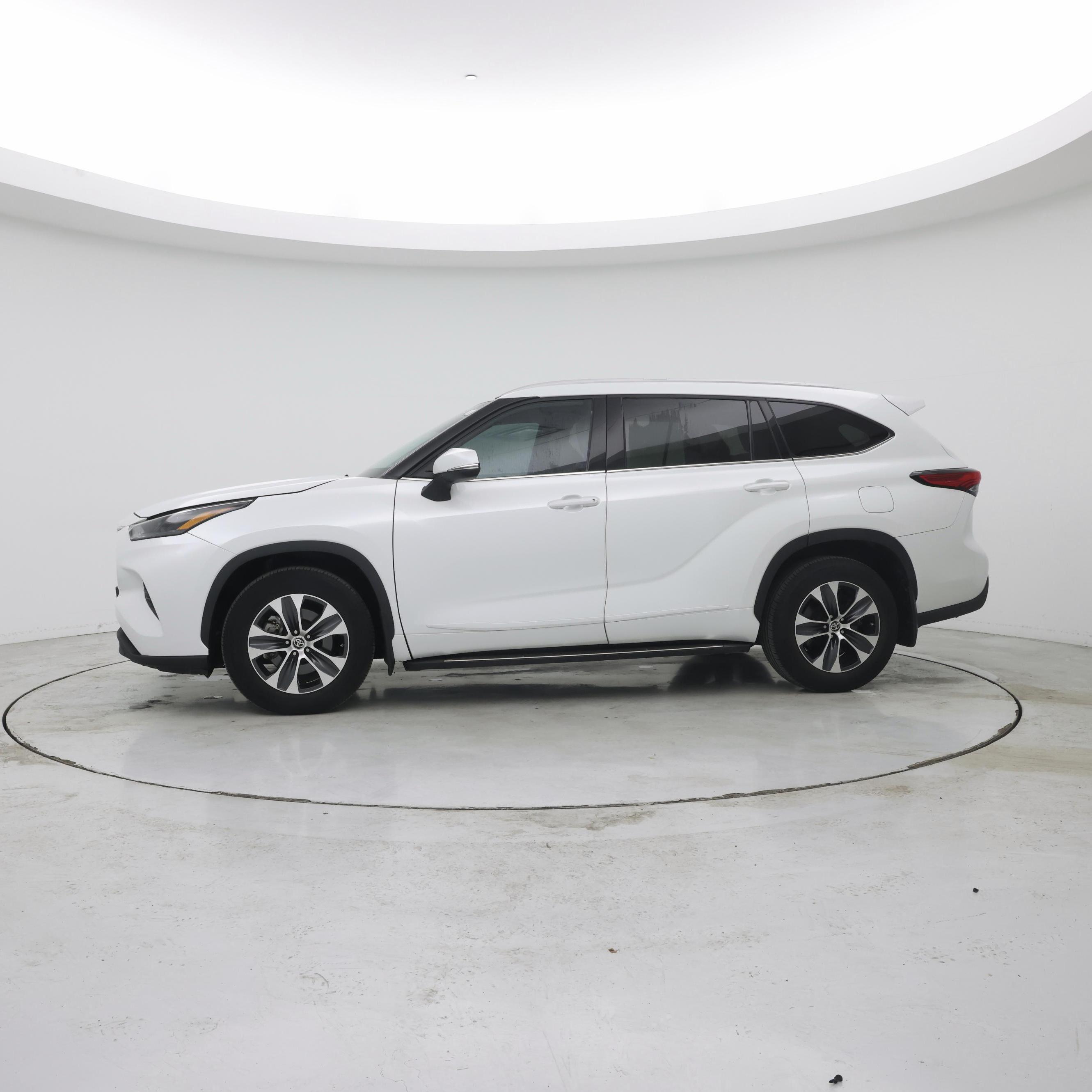 Thumbnail: 2022 Toyota Highlander - 3
