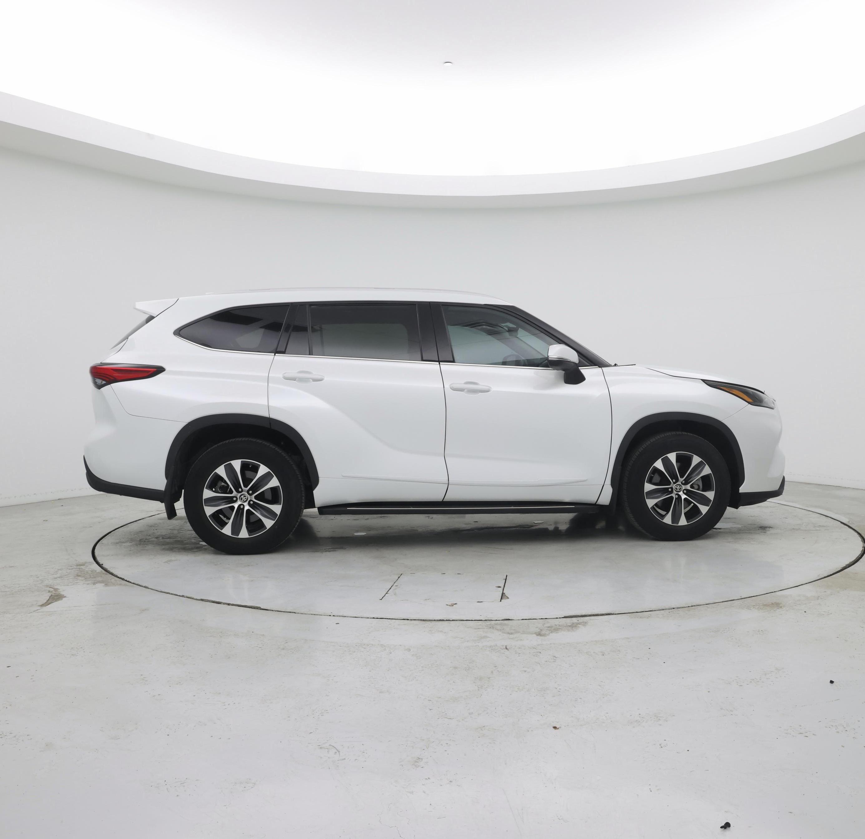 Thumbnail: 2022 Toyota Highlander - 7