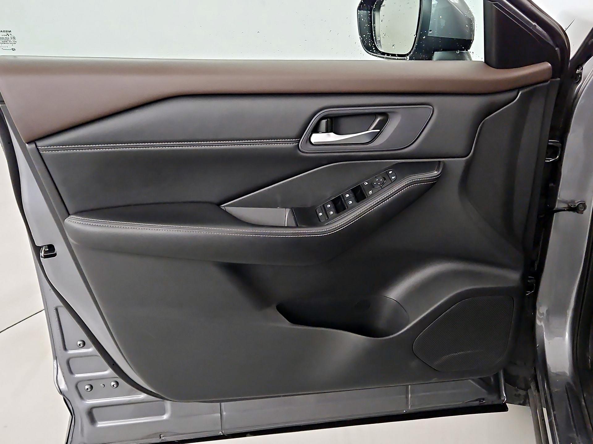 Thumbnail: 2023 Nissan Rogue - 12