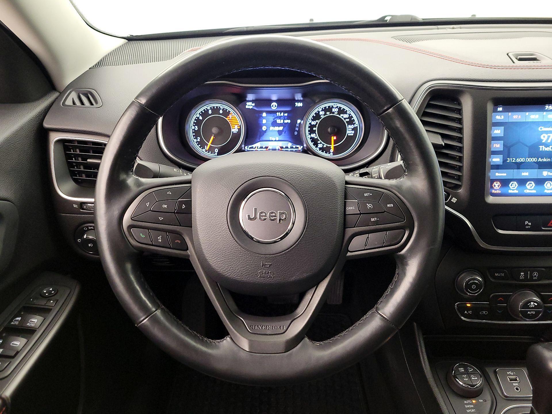 Thumbnail: 2020 Jeep Cherokee - 10