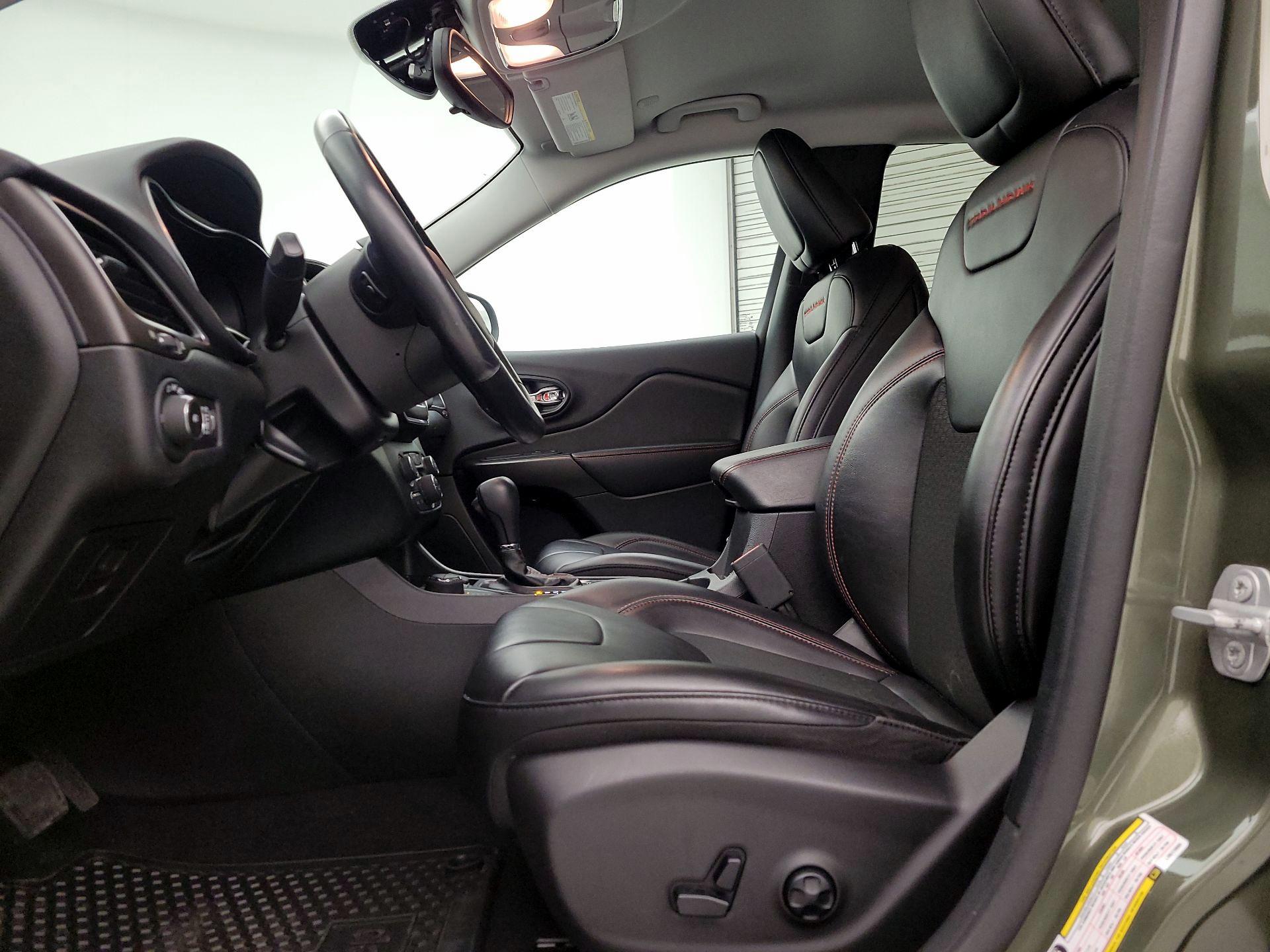 Thumbnail: 2020 Jeep Cherokee - 11