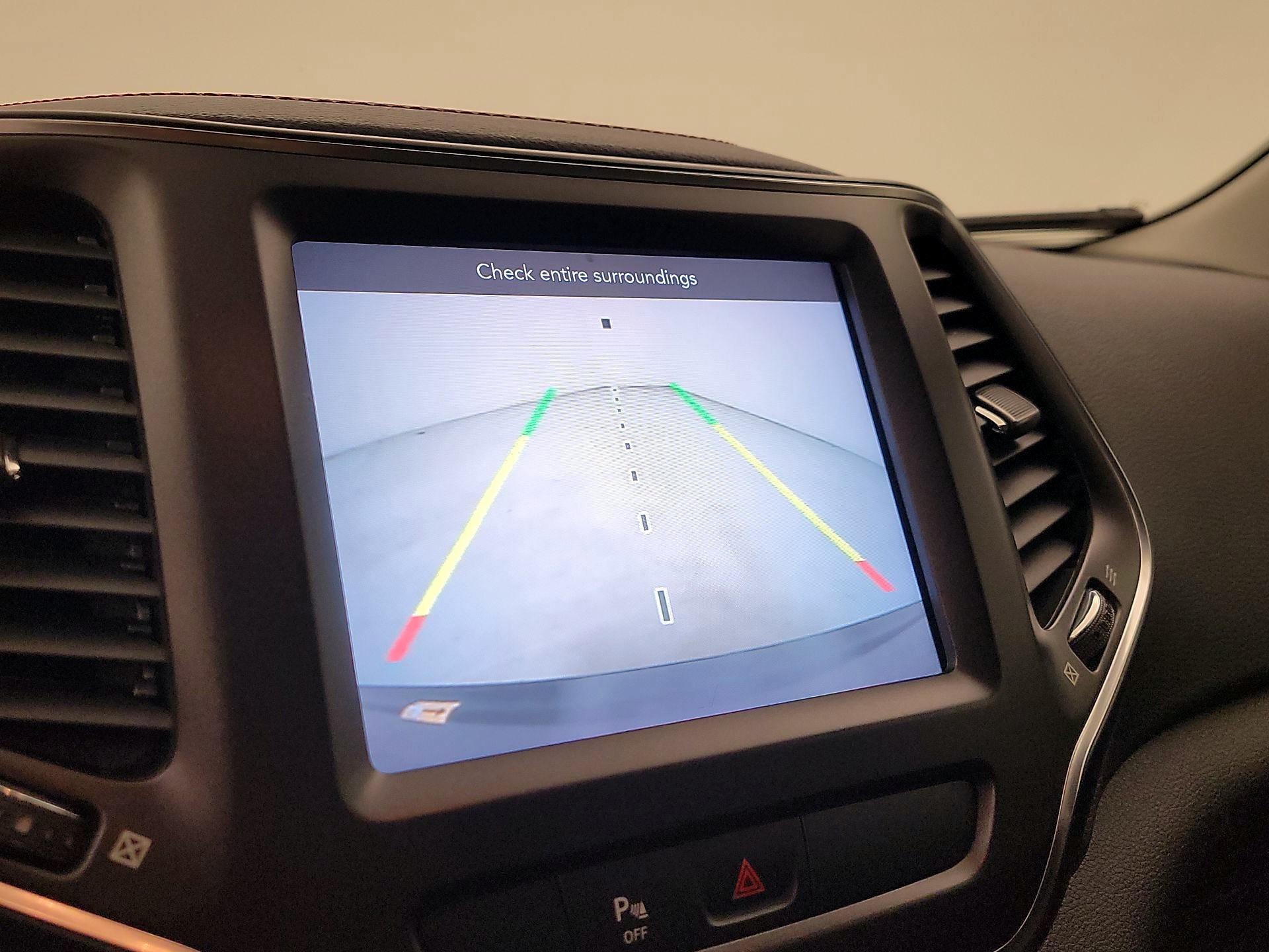 Thumbnail: 2020 Jeep Cherokee - 14