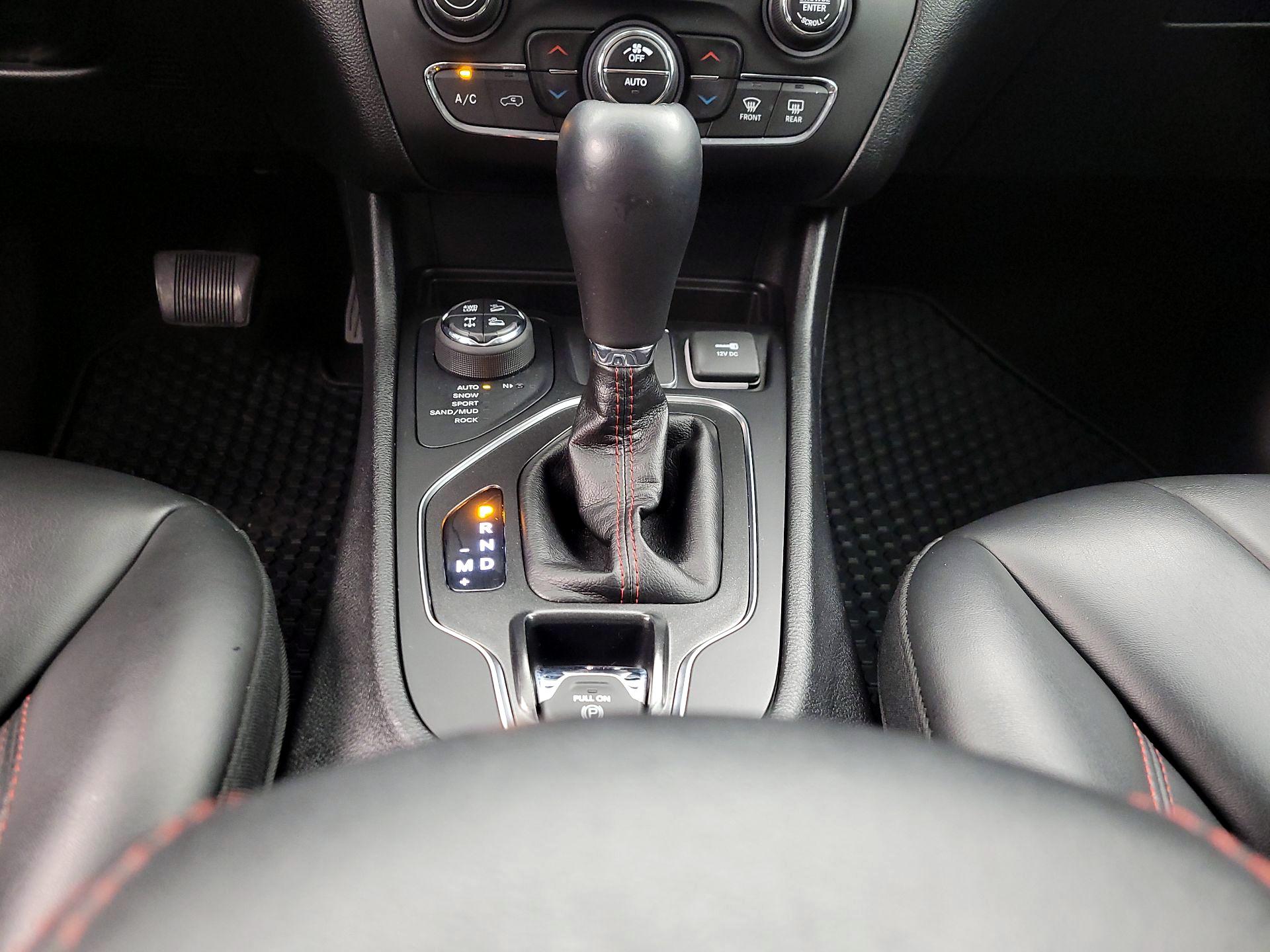 Thumbnail: 2020 Jeep Cherokee - 17