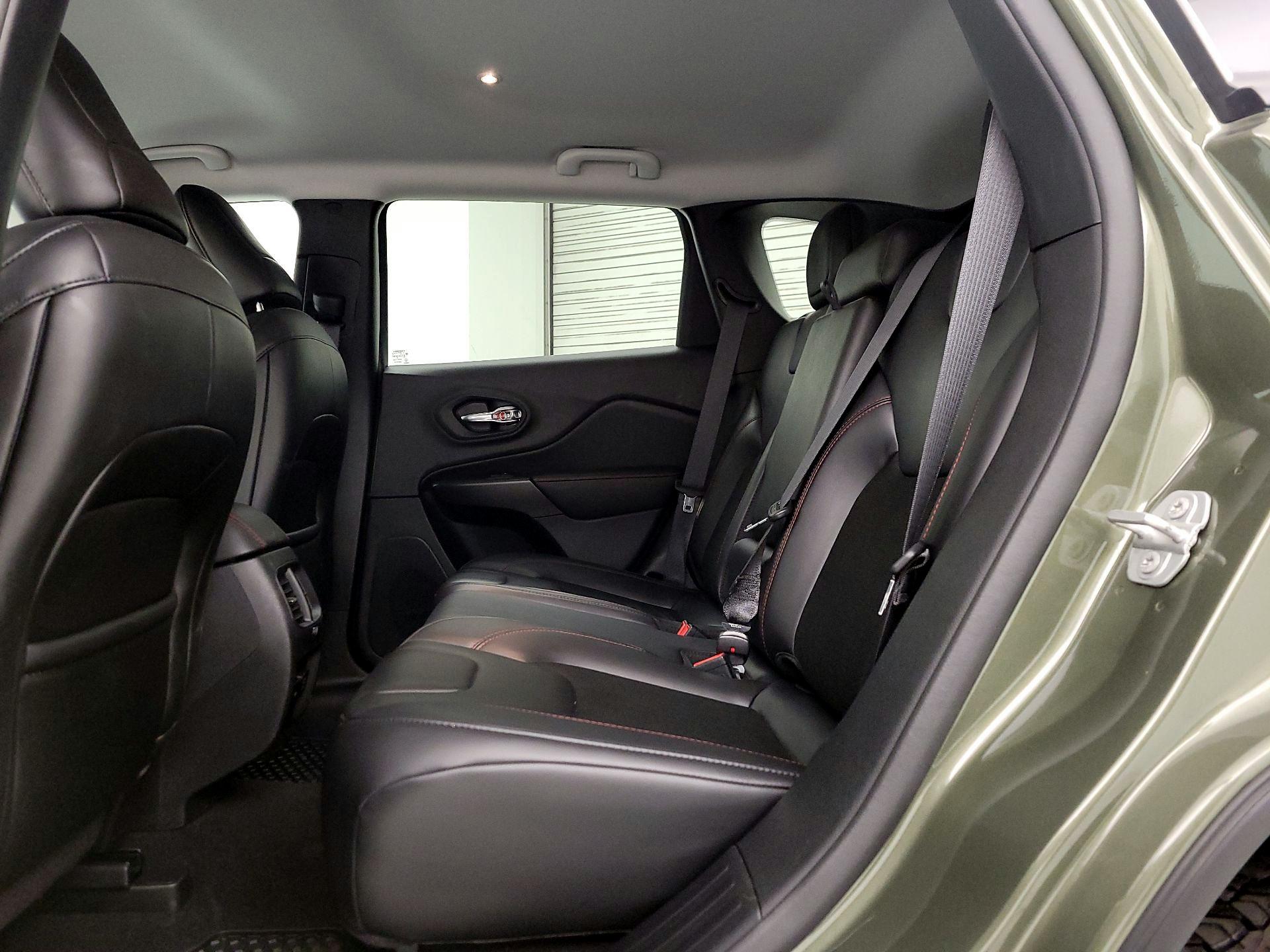 Thumbnail: 2020 Jeep Cherokee - 19