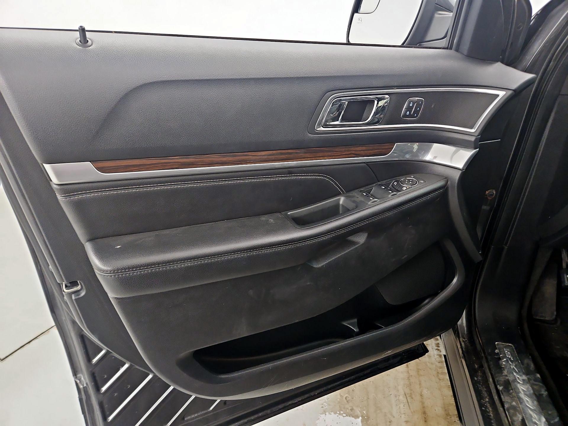 Thumbnail: 2016 Ford Explorer - 12