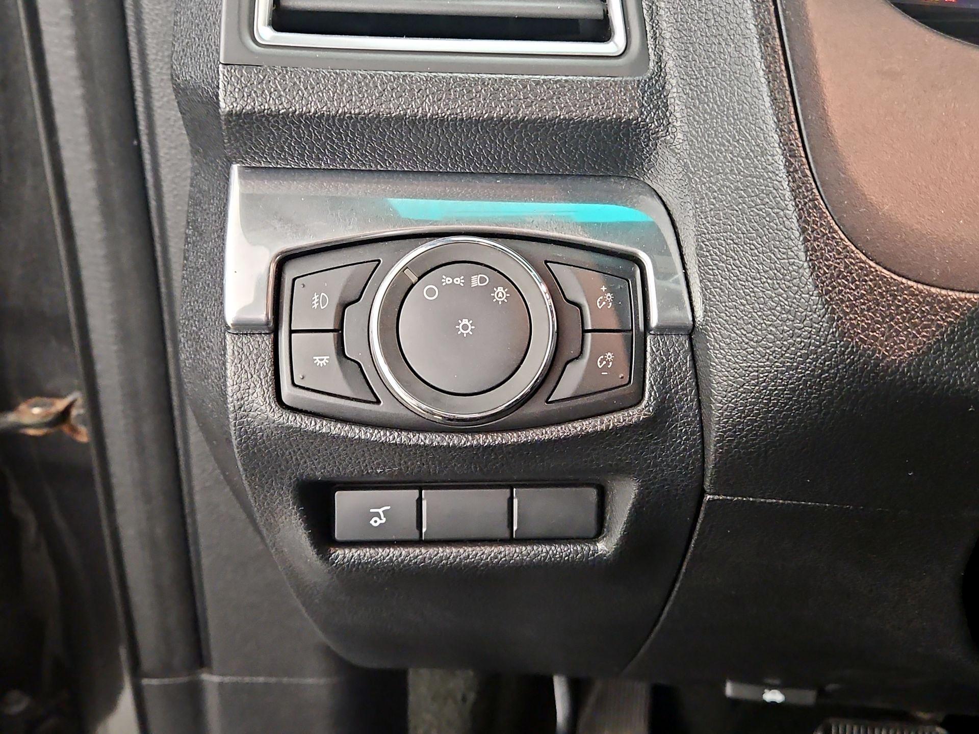 Thumbnail: 2016 Ford Explorer - 13