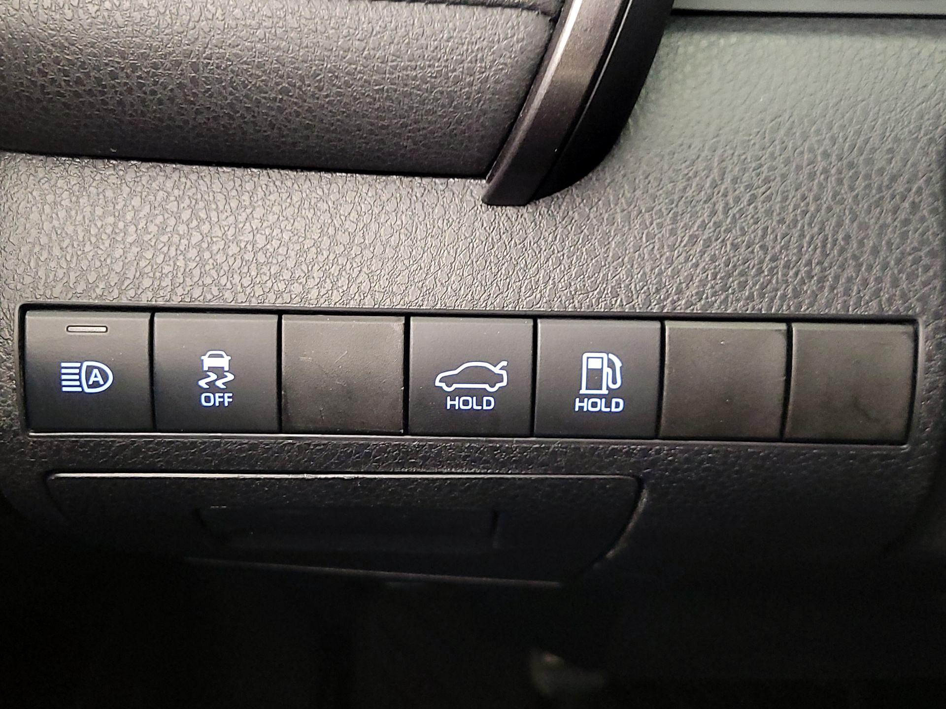 Thumbnail: 2020 Toyota Camry - 13