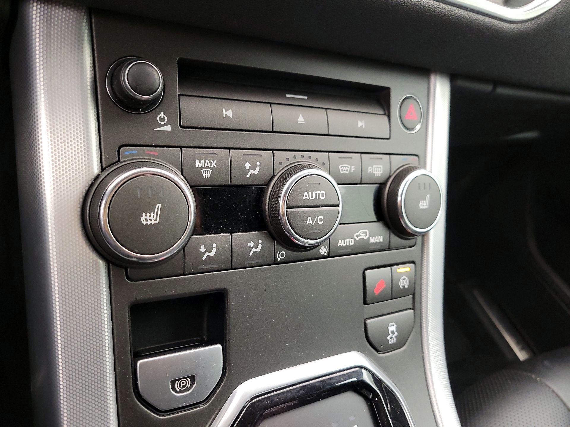 Thumbnail: 2015 Land Rover Range Rover Evoque - 17