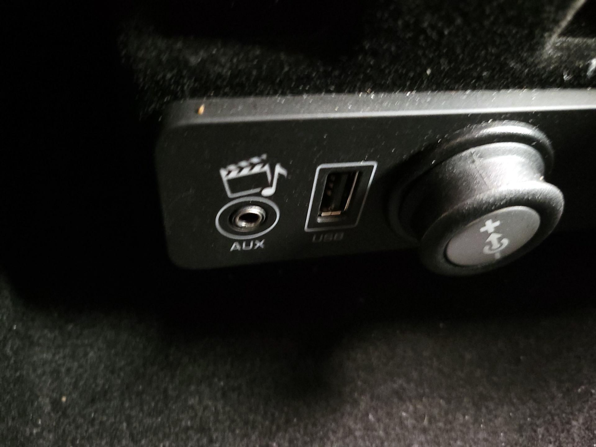 Thumbnail: 2015 Land Rover Range Rover Evoque - 19