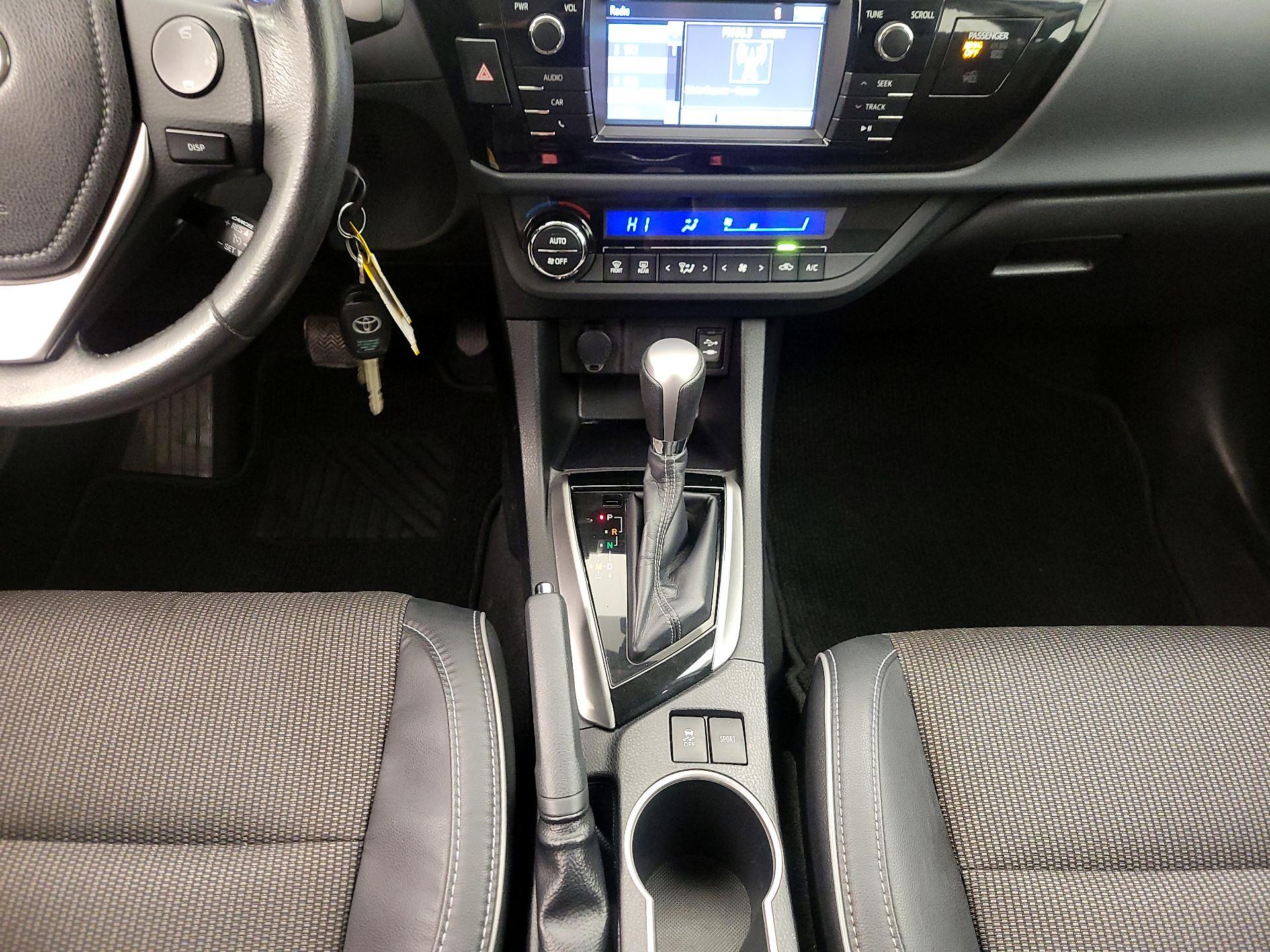 Thumbnail: 2015 Toyota Corolla - 17