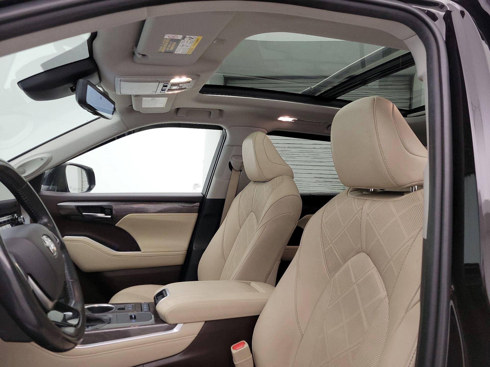 Thumbnail: 2021 Toyota Highlander - 20