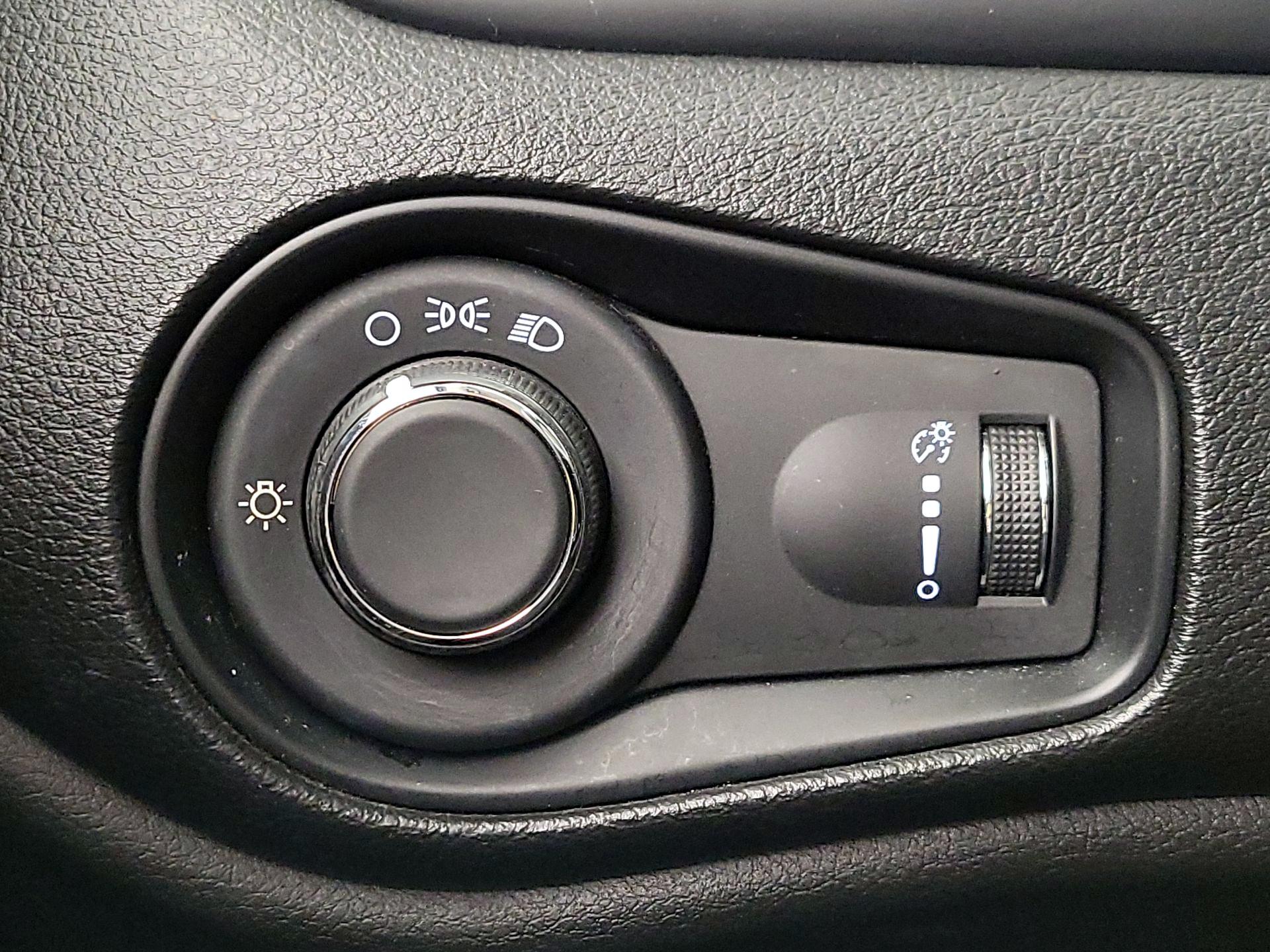 Thumbnail: 2020 Jeep Renegade - 13