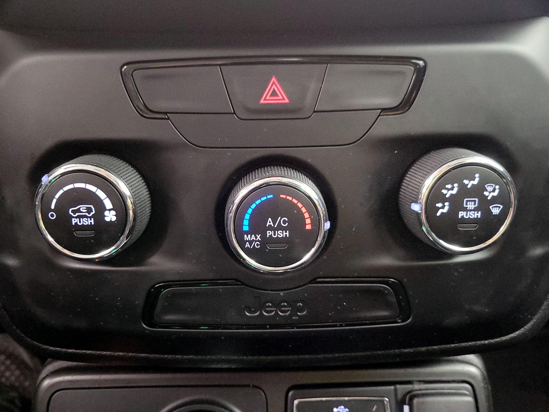 Thumbnail: 2020 Jeep Renegade - 16