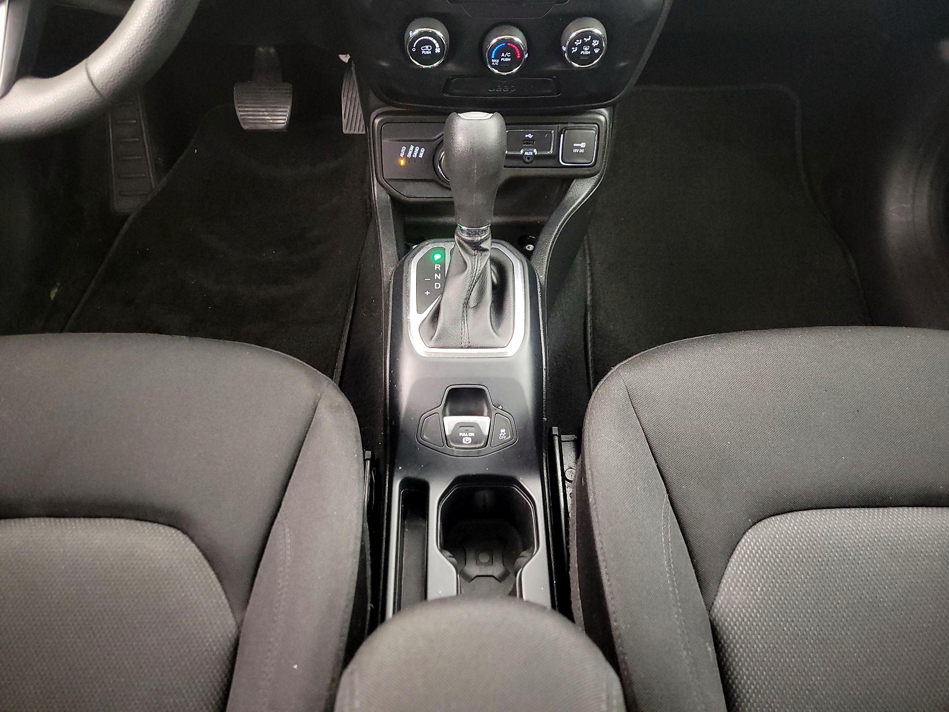 Thumbnail: 2020 Jeep Renegade - 17