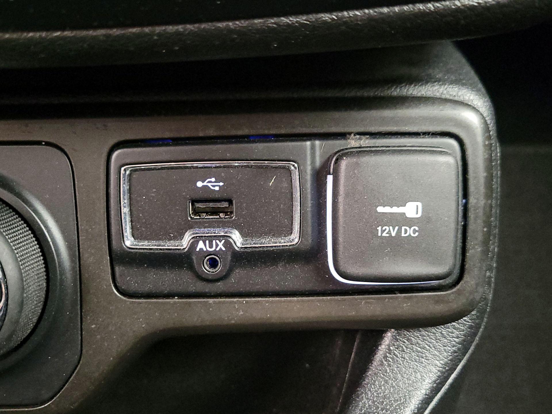 Thumbnail: 2020 Jeep Renegade - 18