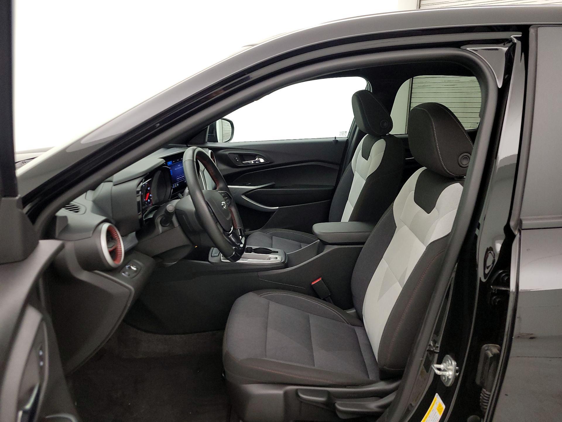 Thumbnail: 2025 Chevrolet Trax - 11