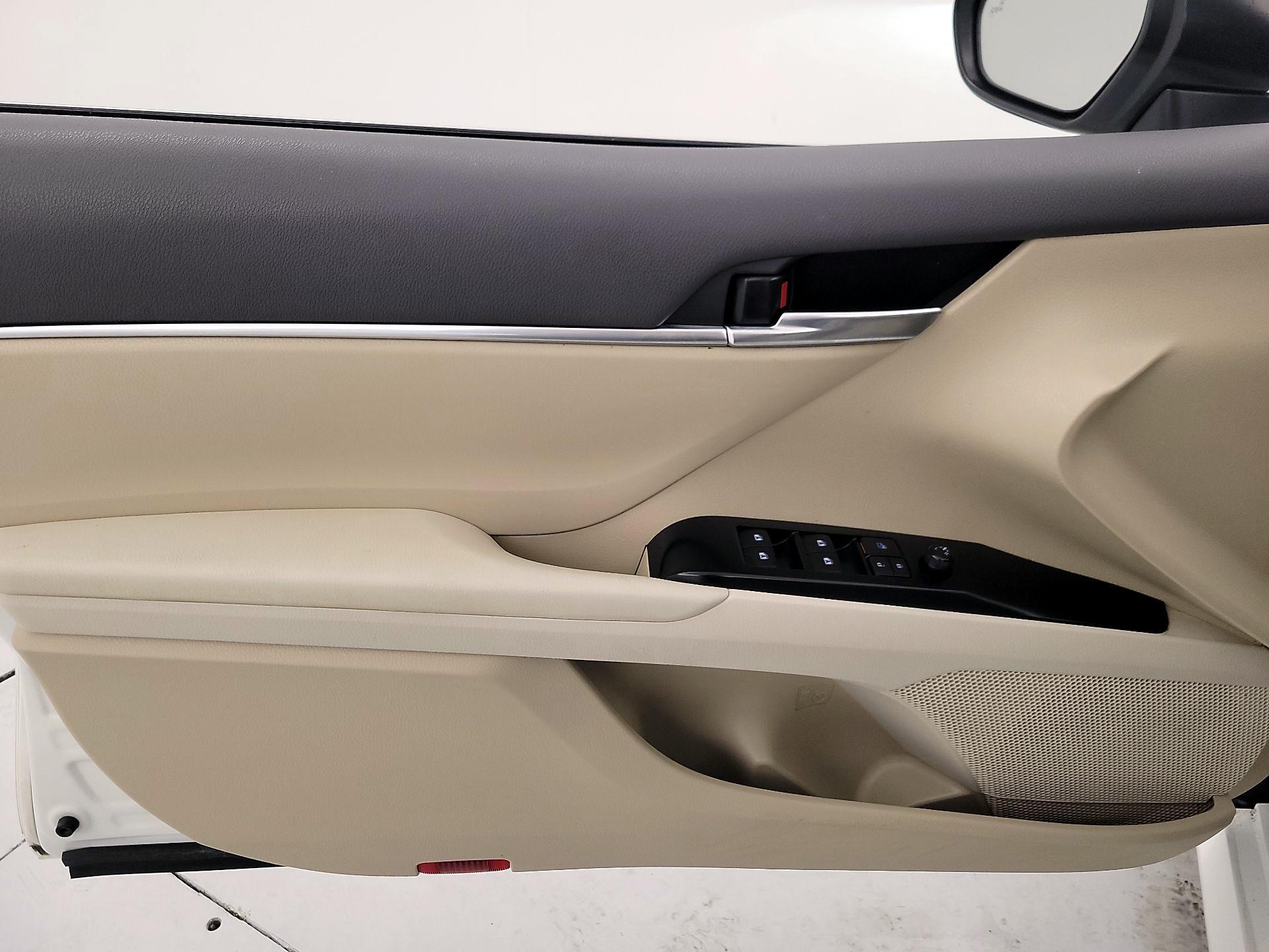 Thumbnail: 2020 Toyota Camry - 12