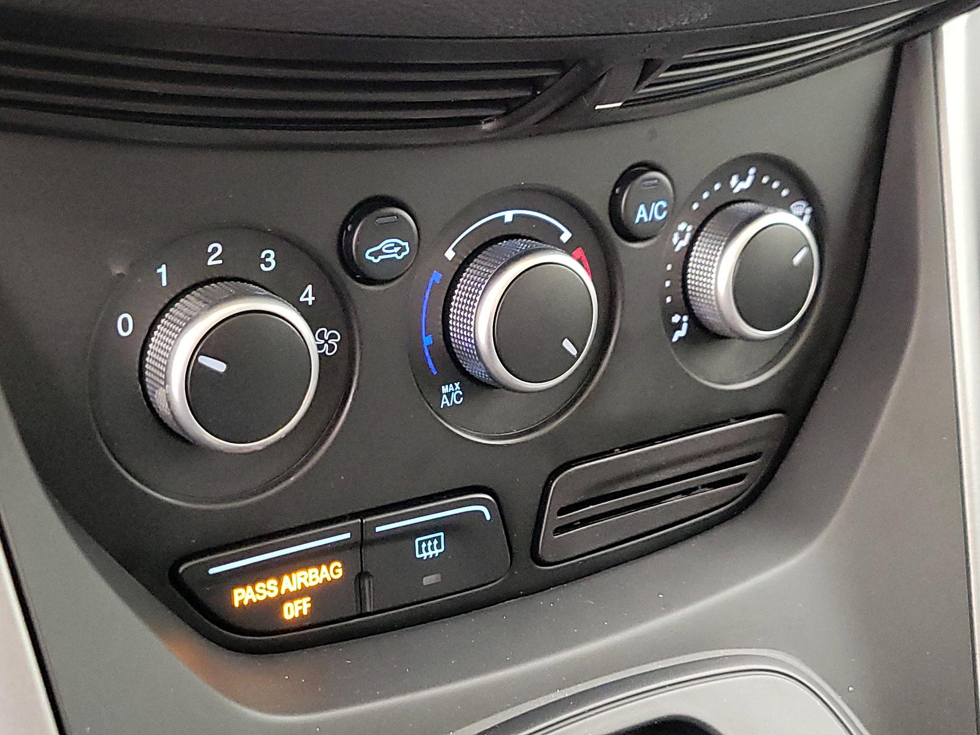 Thumbnail: 2015 Ford Escape - 16