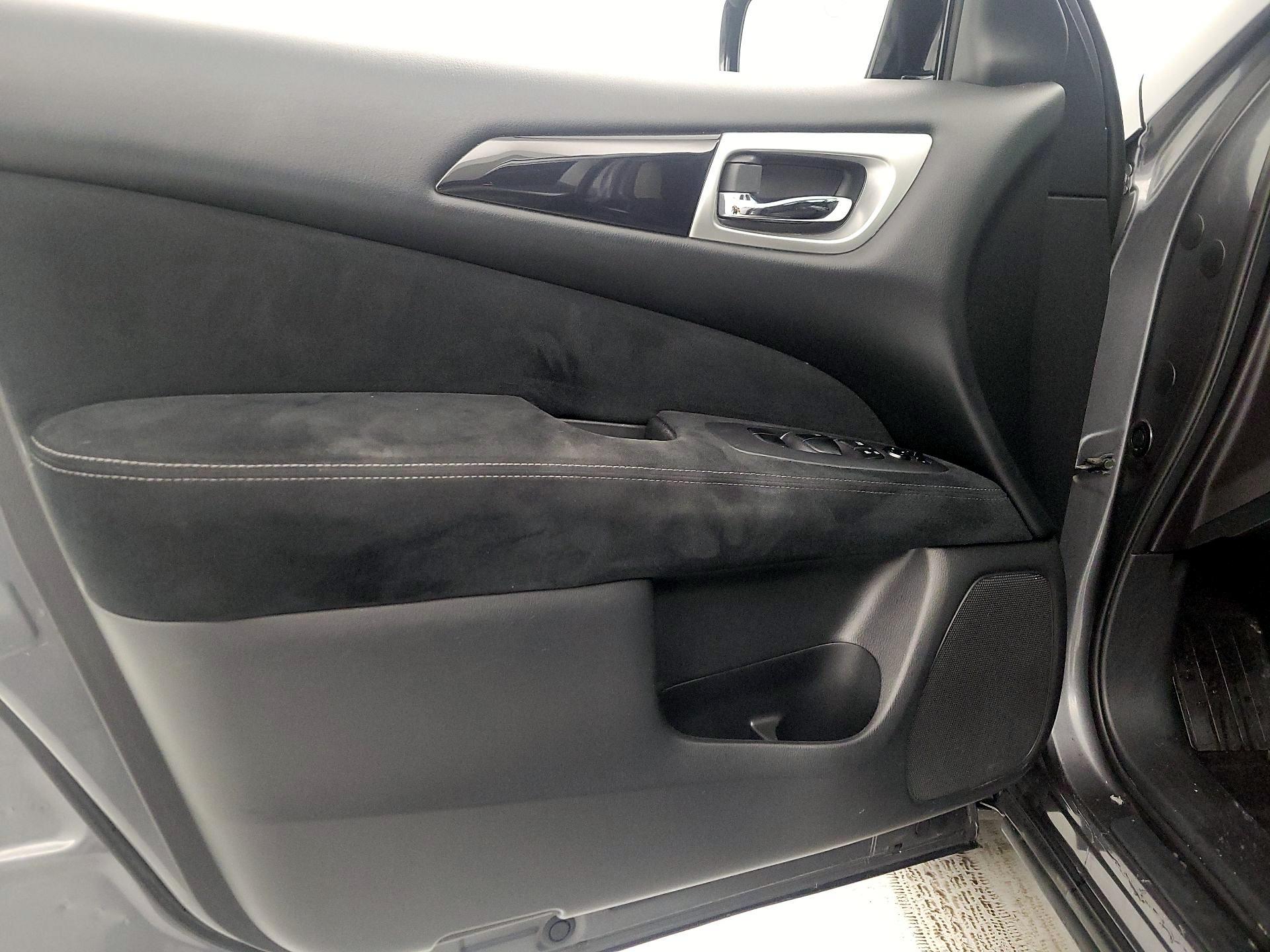 Thumbnail: 2016 Nissan Pathfinder - 12