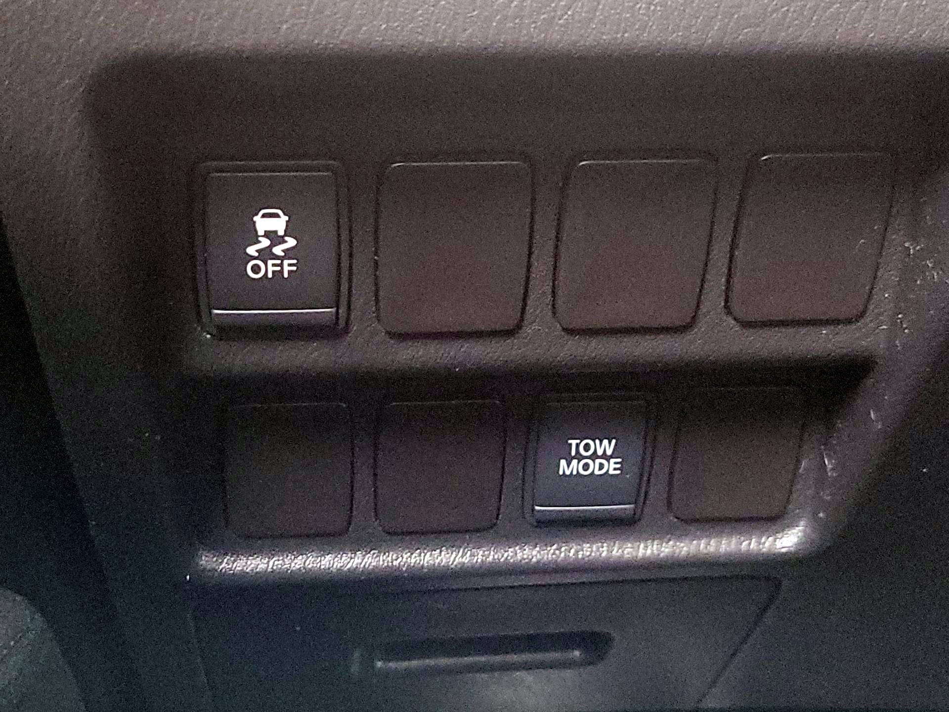 Thumbnail: 2016 Nissan Pathfinder - 13