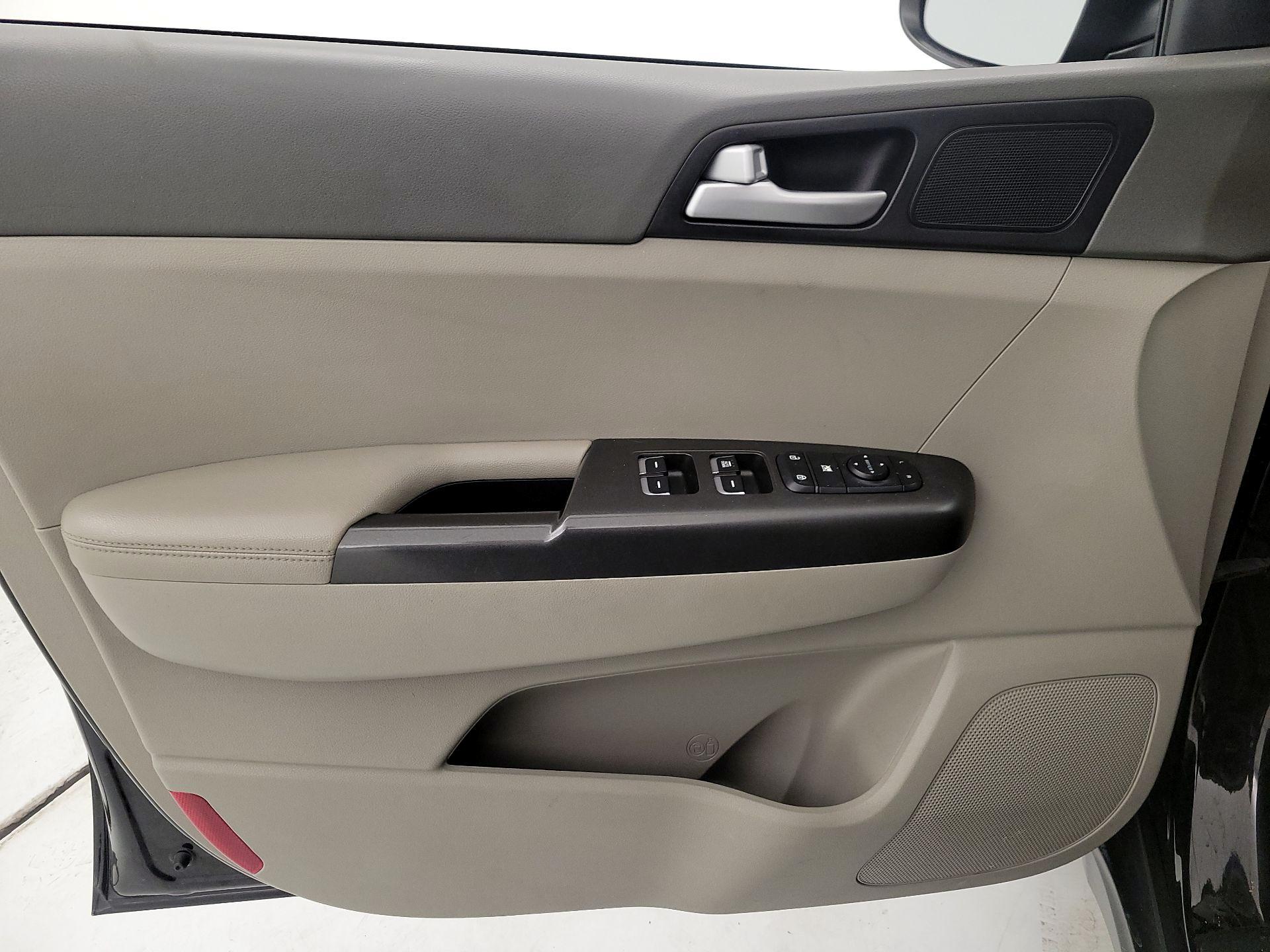 Thumbnail: 2018 Kia Sportage - 12