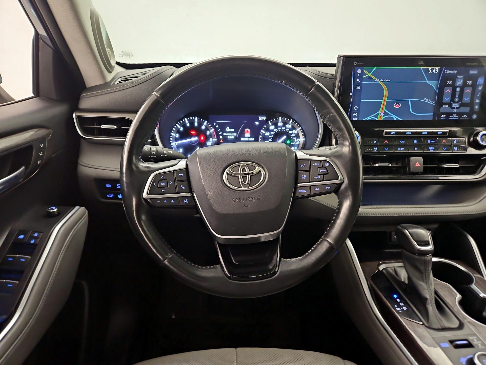 Thumbnail: 2021 Toyota Highlander - 10