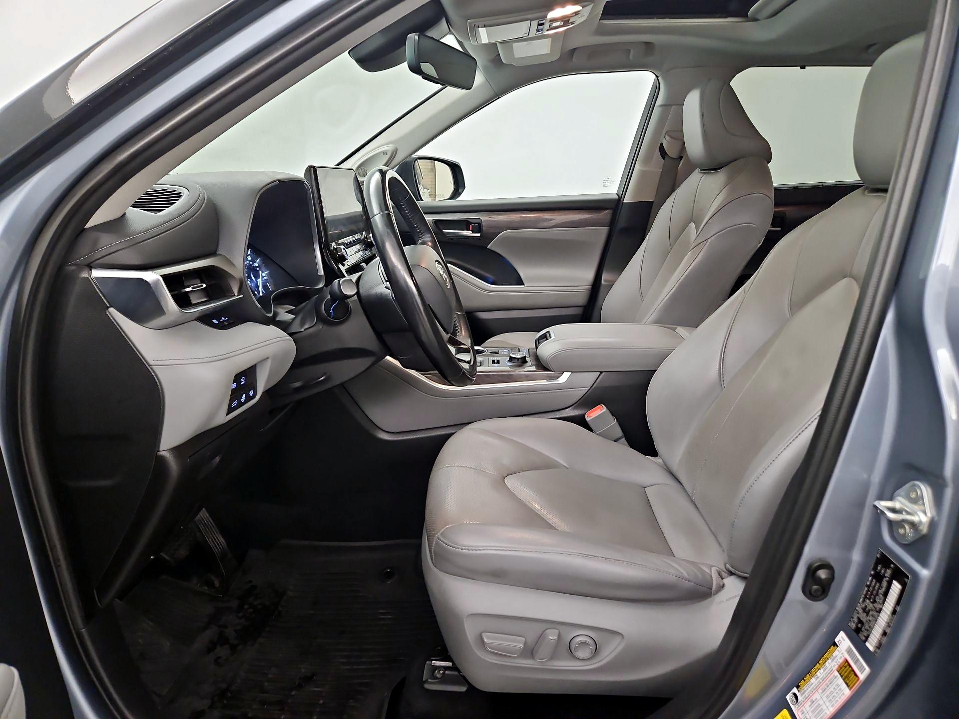 Thumbnail: 2021 Toyota Highlander - 11