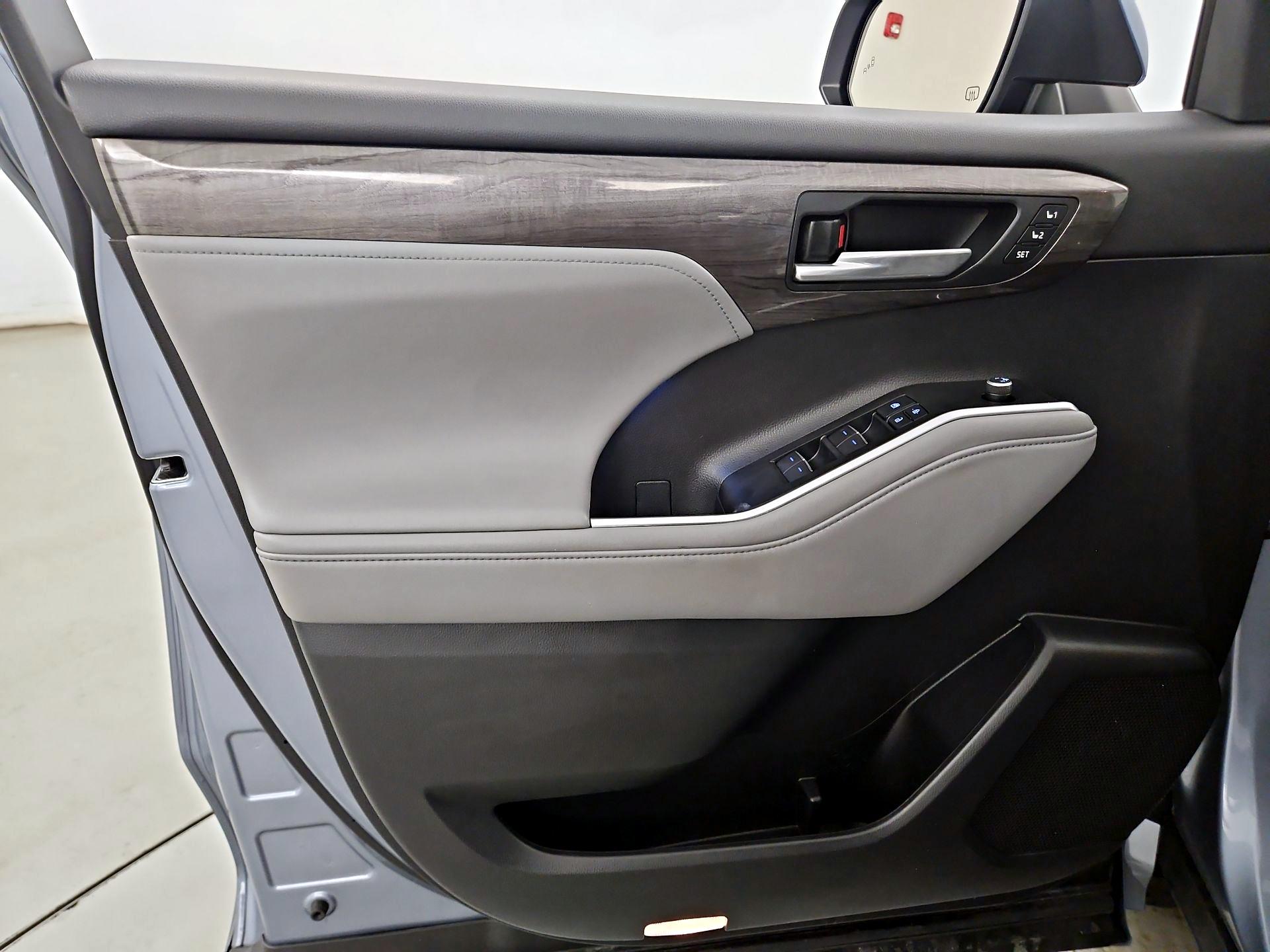 Thumbnail: 2021 Toyota Highlander - 12