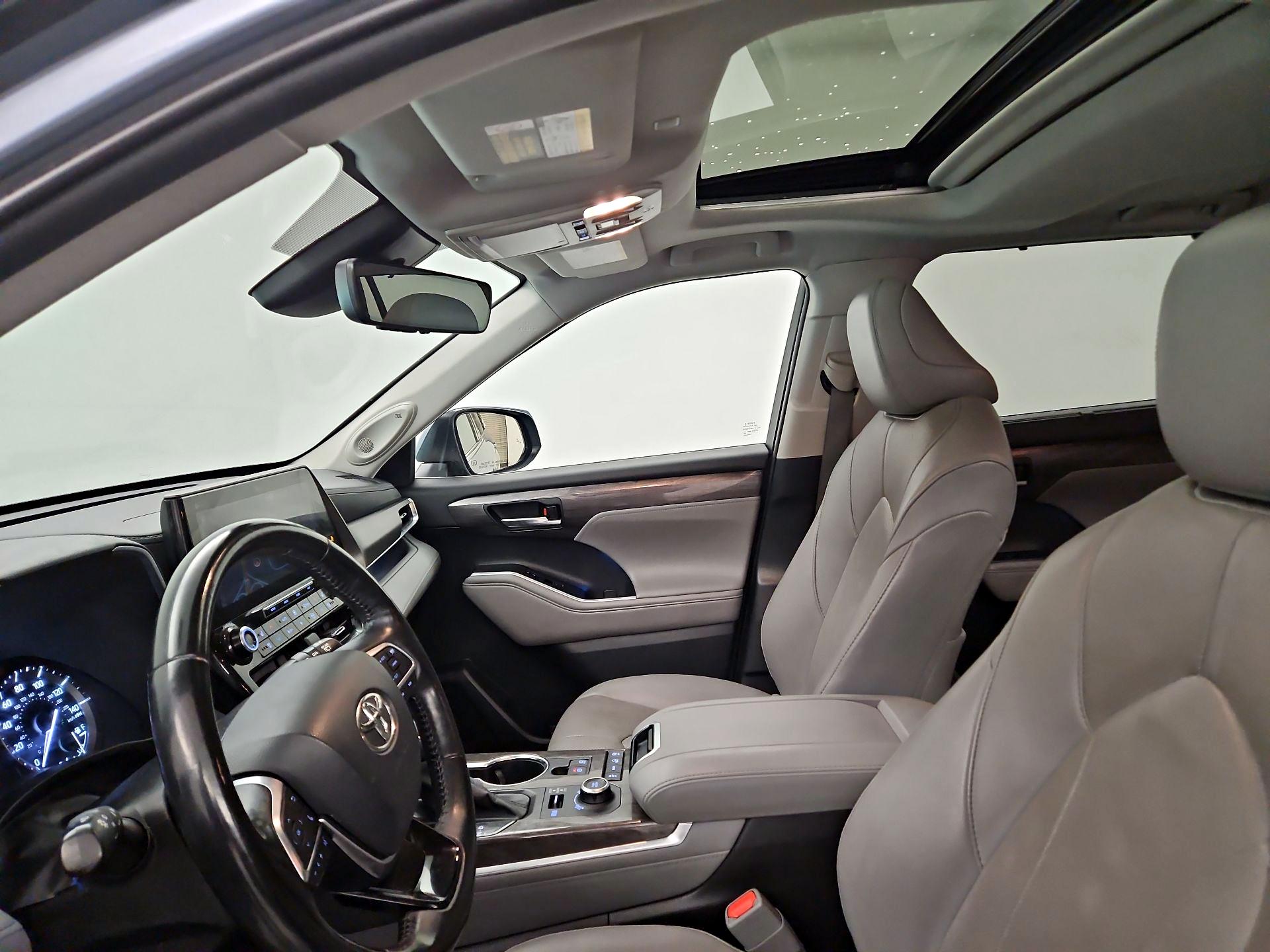 Thumbnail: 2021 Toyota Highlander - 20