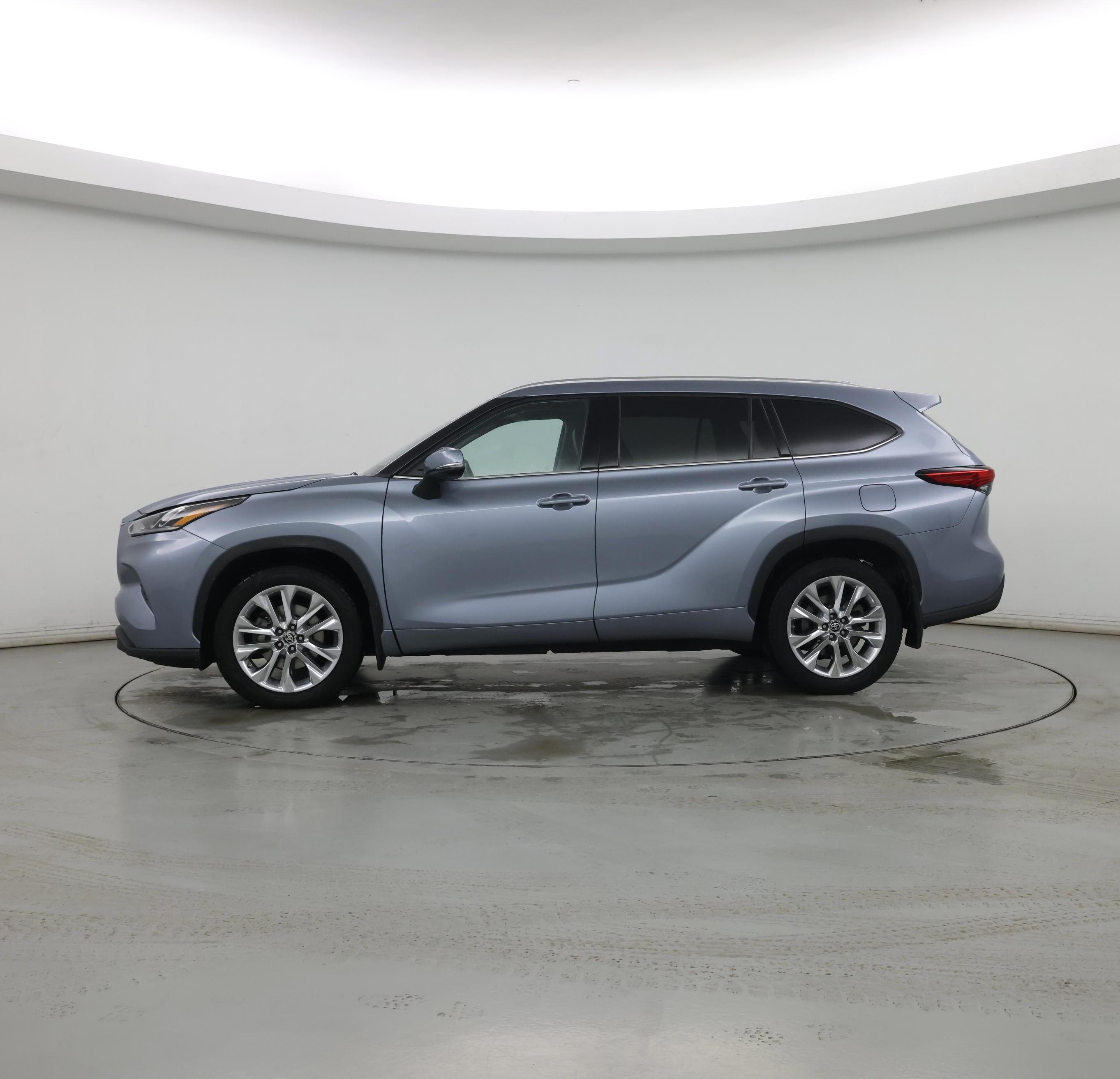 Thumbnail: 2021 Toyota Highlander - 3