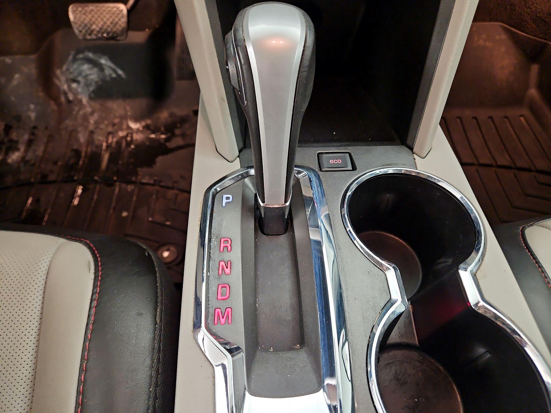 Thumbnail: 2015 GMC Terrain - 16