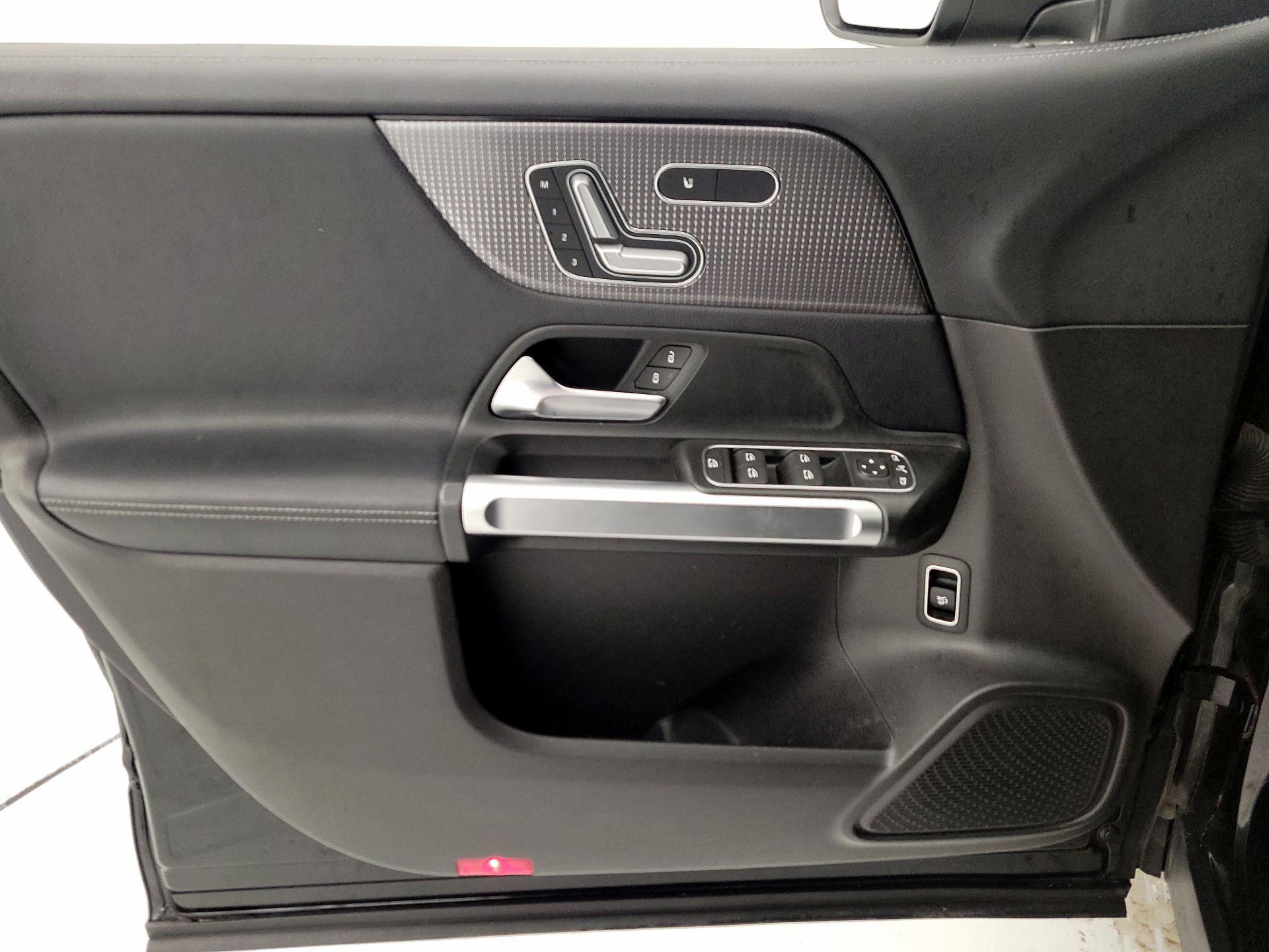 Thumbnail: 2020 Mercedes-Benz GLB - 12