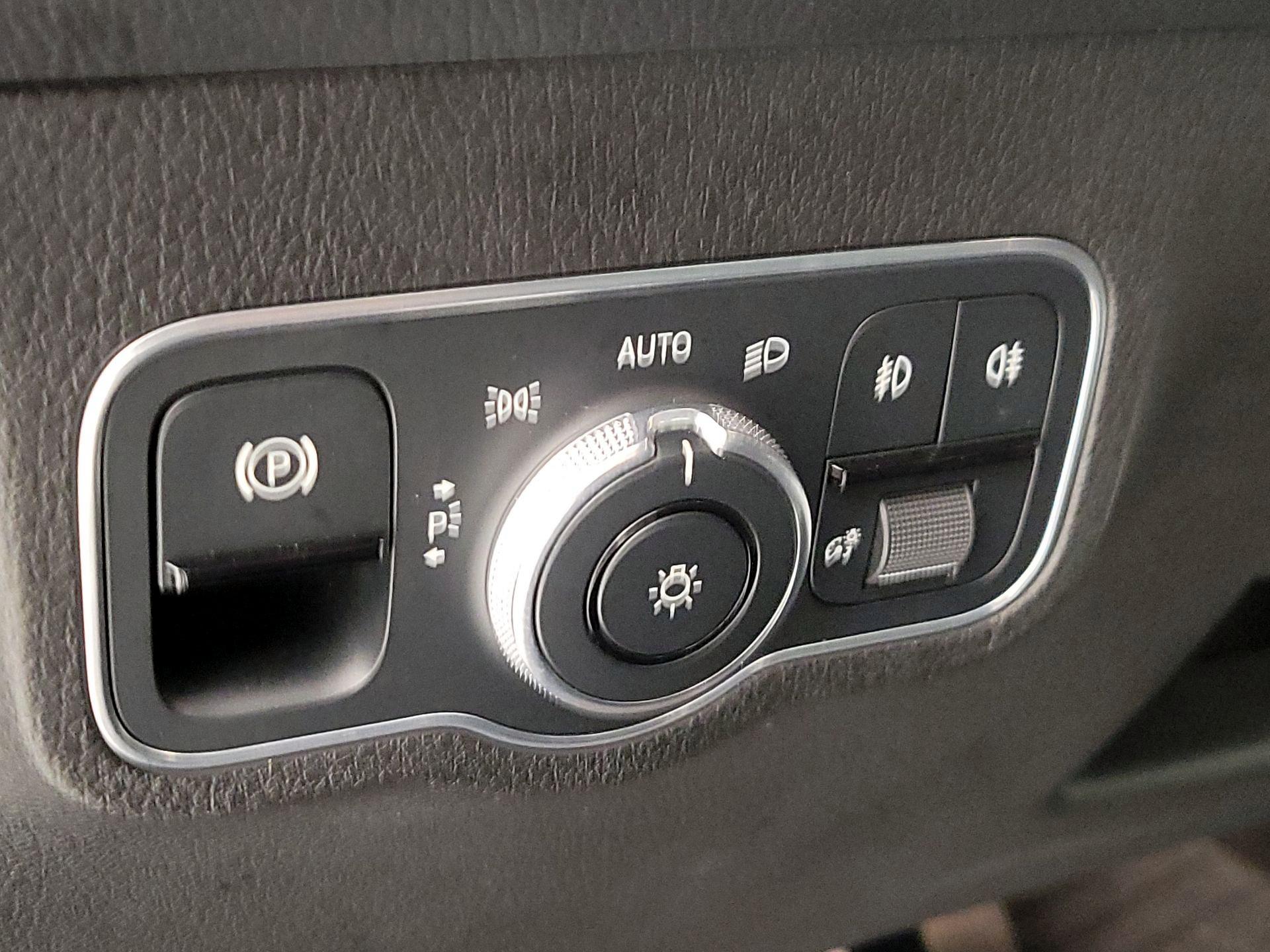 Thumbnail: 2020 Mercedes-Benz GLB - 13