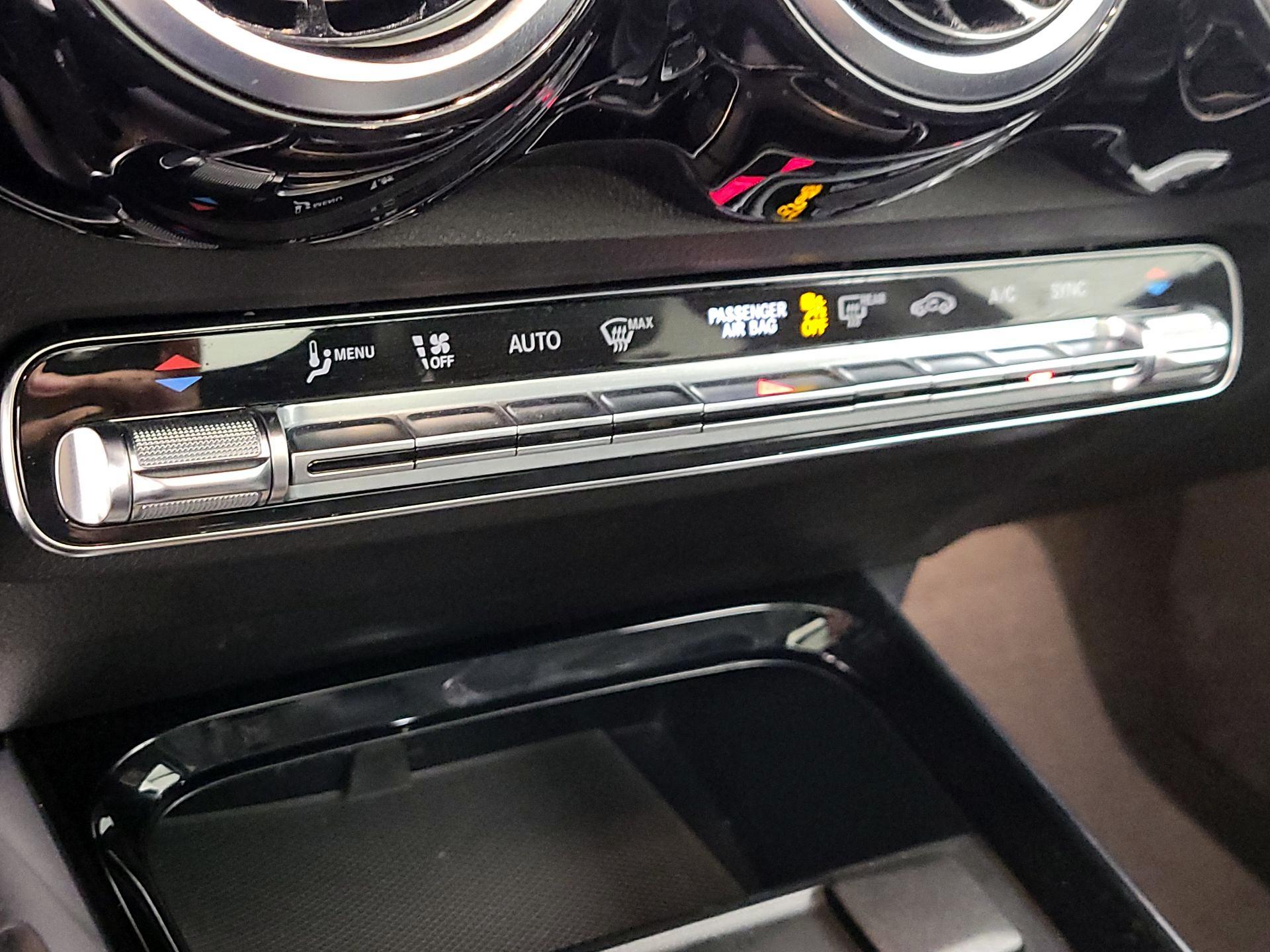 Thumbnail: 2020 Mercedes-Benz GLB - 16