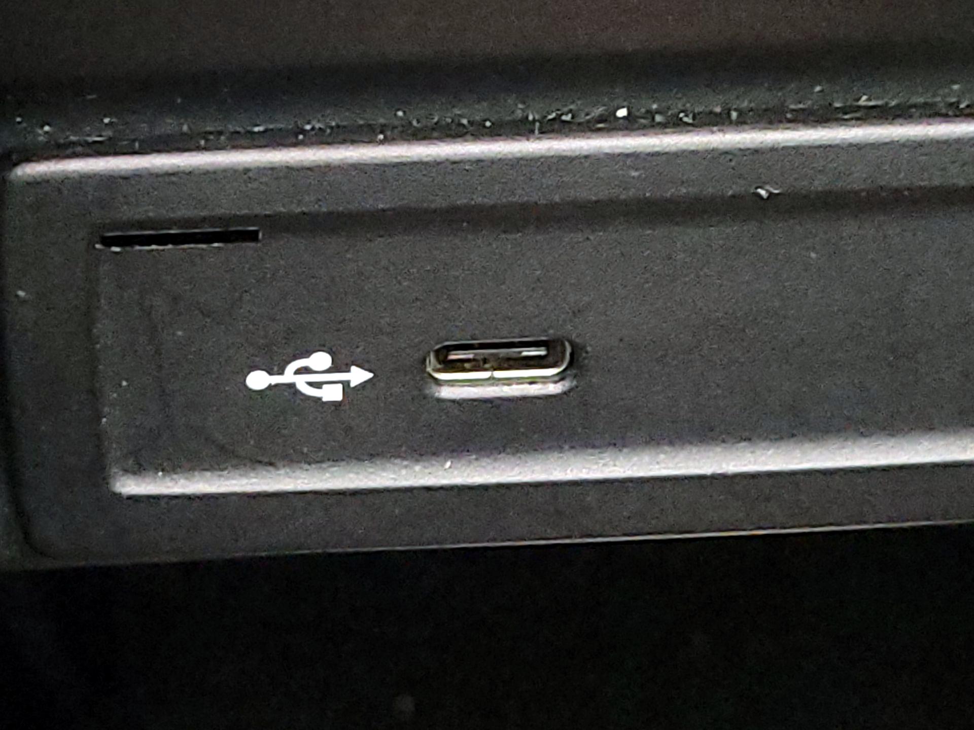 Thumbnail: 2020 Mercedes-Benz GLB - 18