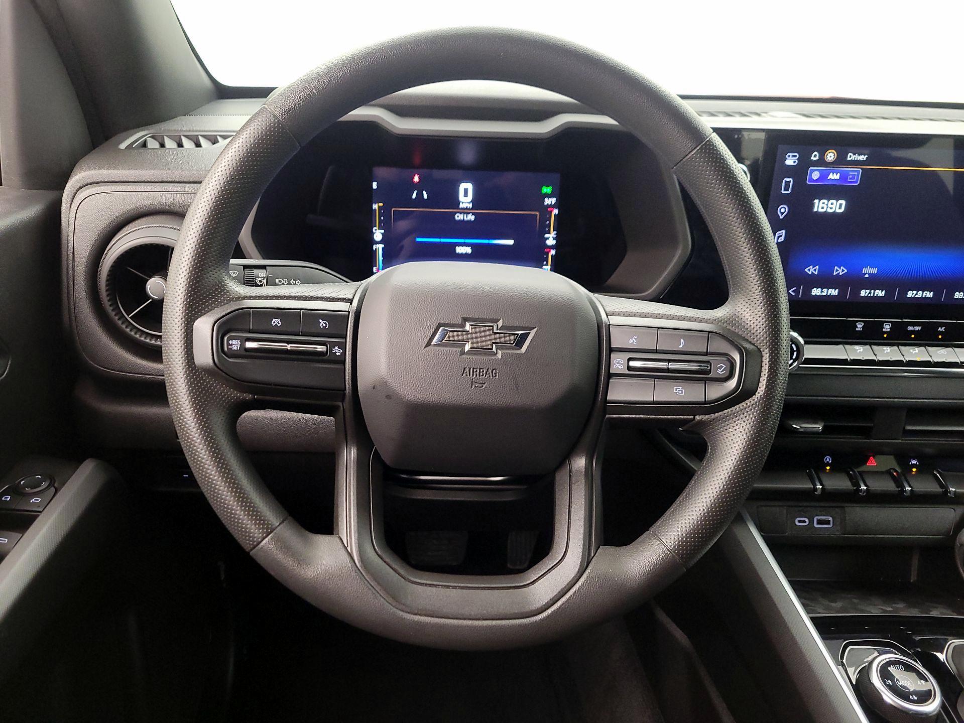 Thumbnail: 2023 Chevrolet Colorado - 10