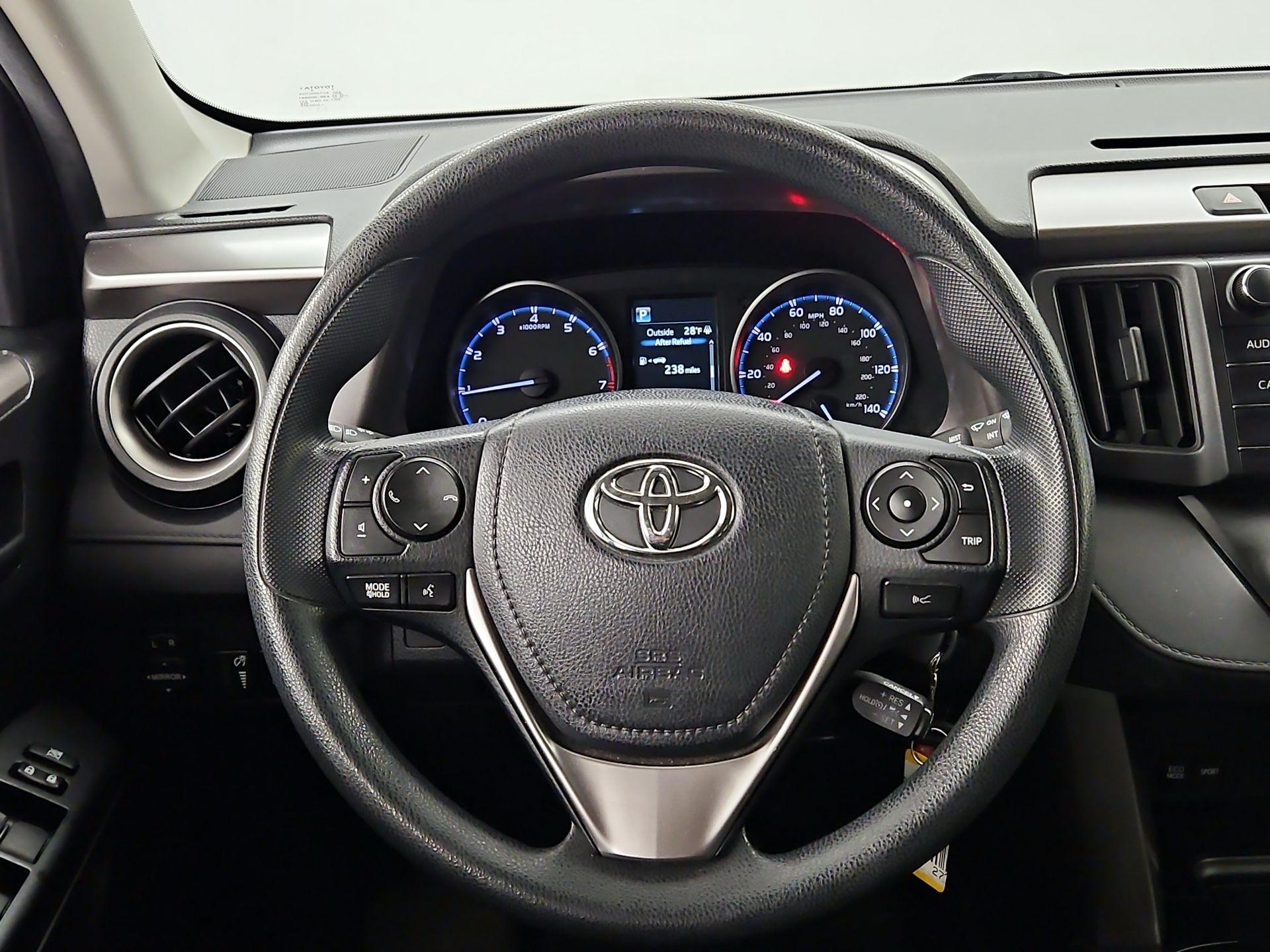 Thumbnail: 2018 Toyota RAV4 - 10