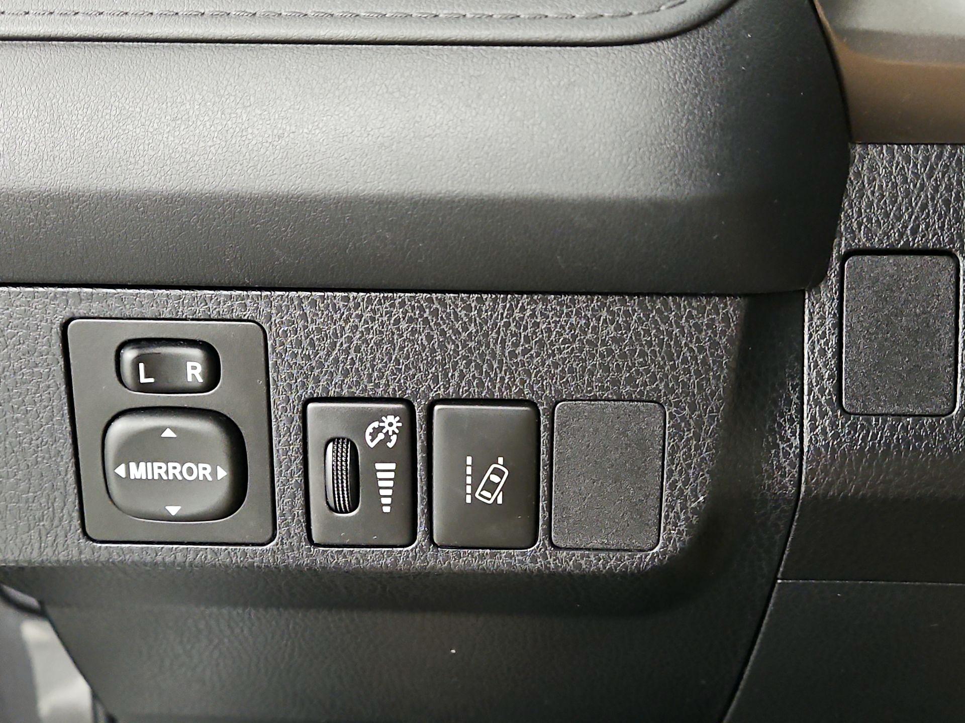 Thumbnail: 2018 Toyota RAV4 - 13