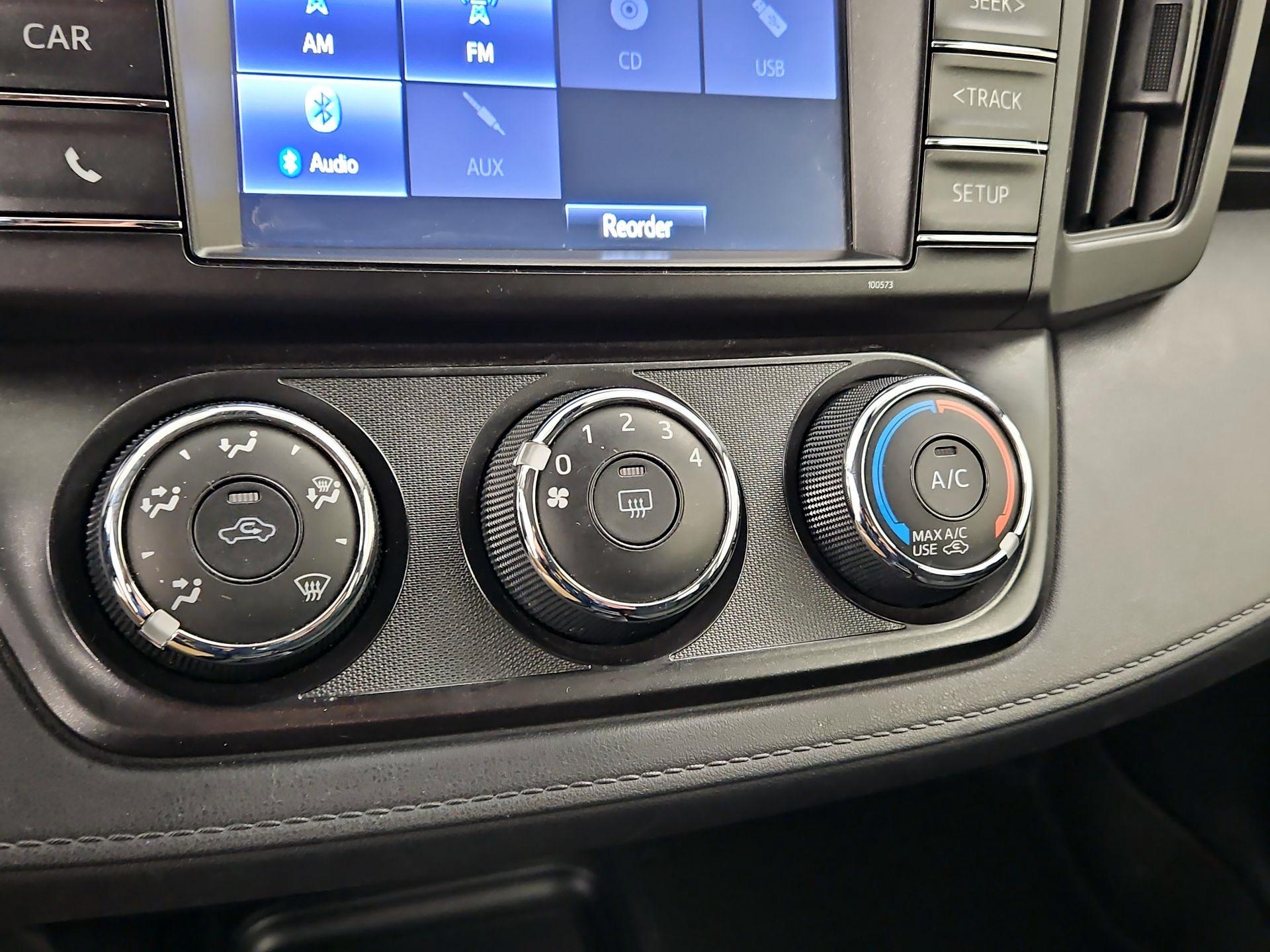 Thumbnail: 2018 Toyota RAV4 - 16