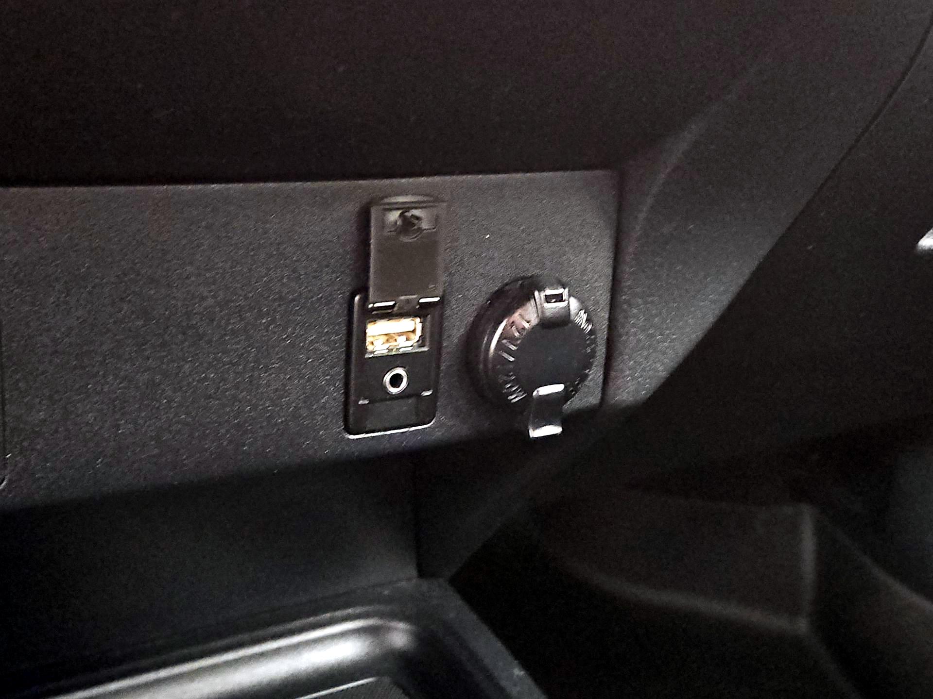 Thumbnail: 2018 Toyota RAV4 - 18