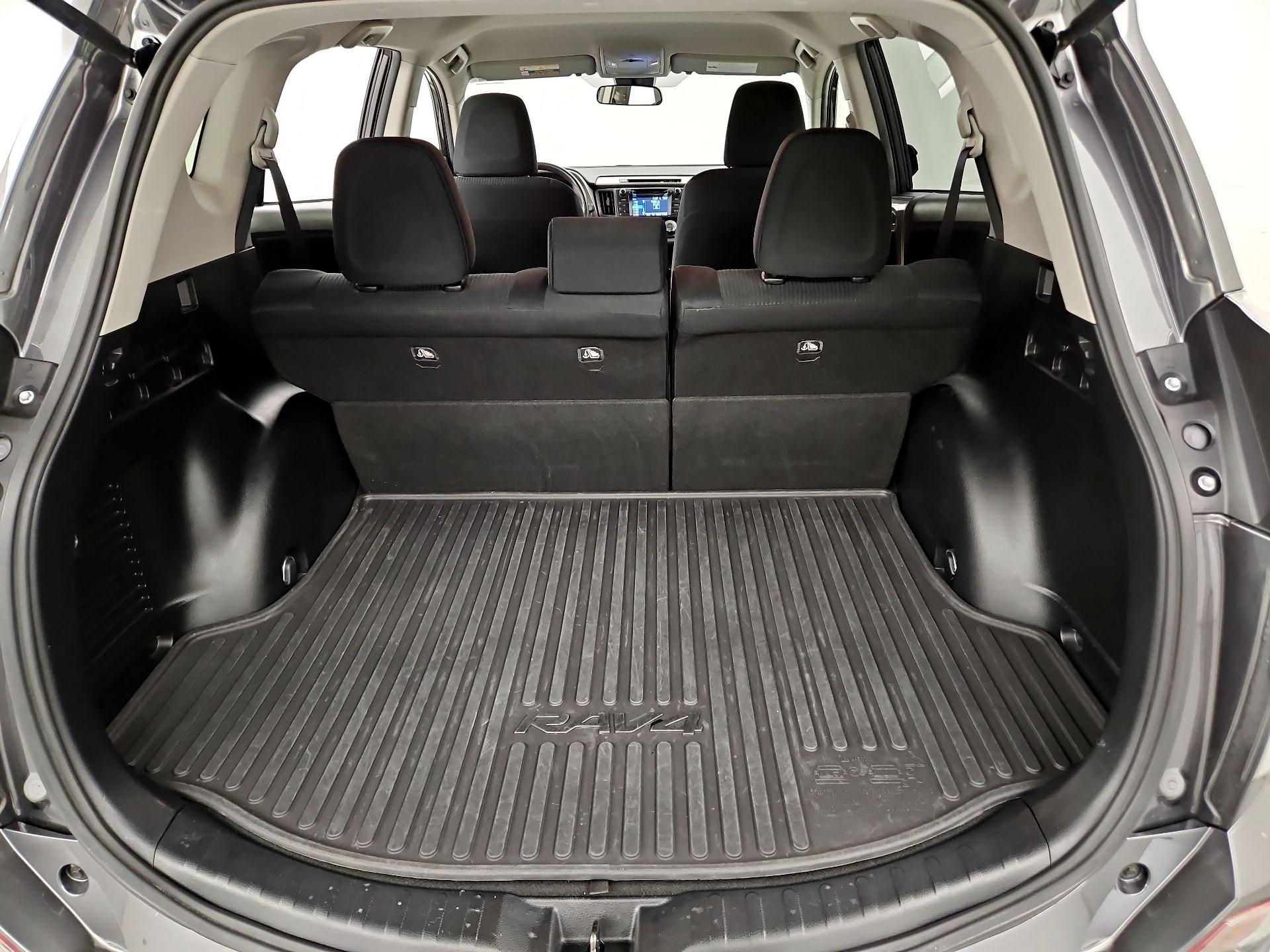 Thumbnail: 2018 Toyota RAV4 - 20