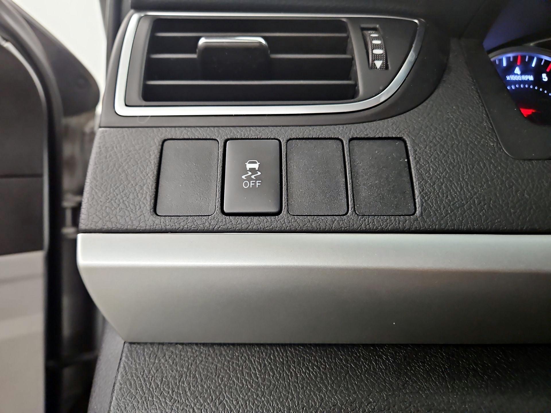 Thumbnail: 2016 Toyota Camry - 13