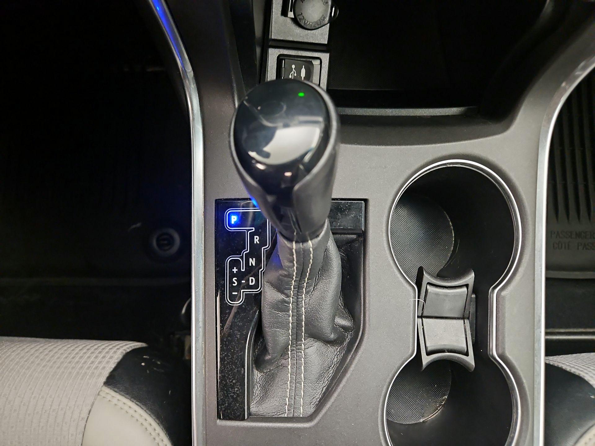 Thumbnail: 2016 Toyota Camry - 17