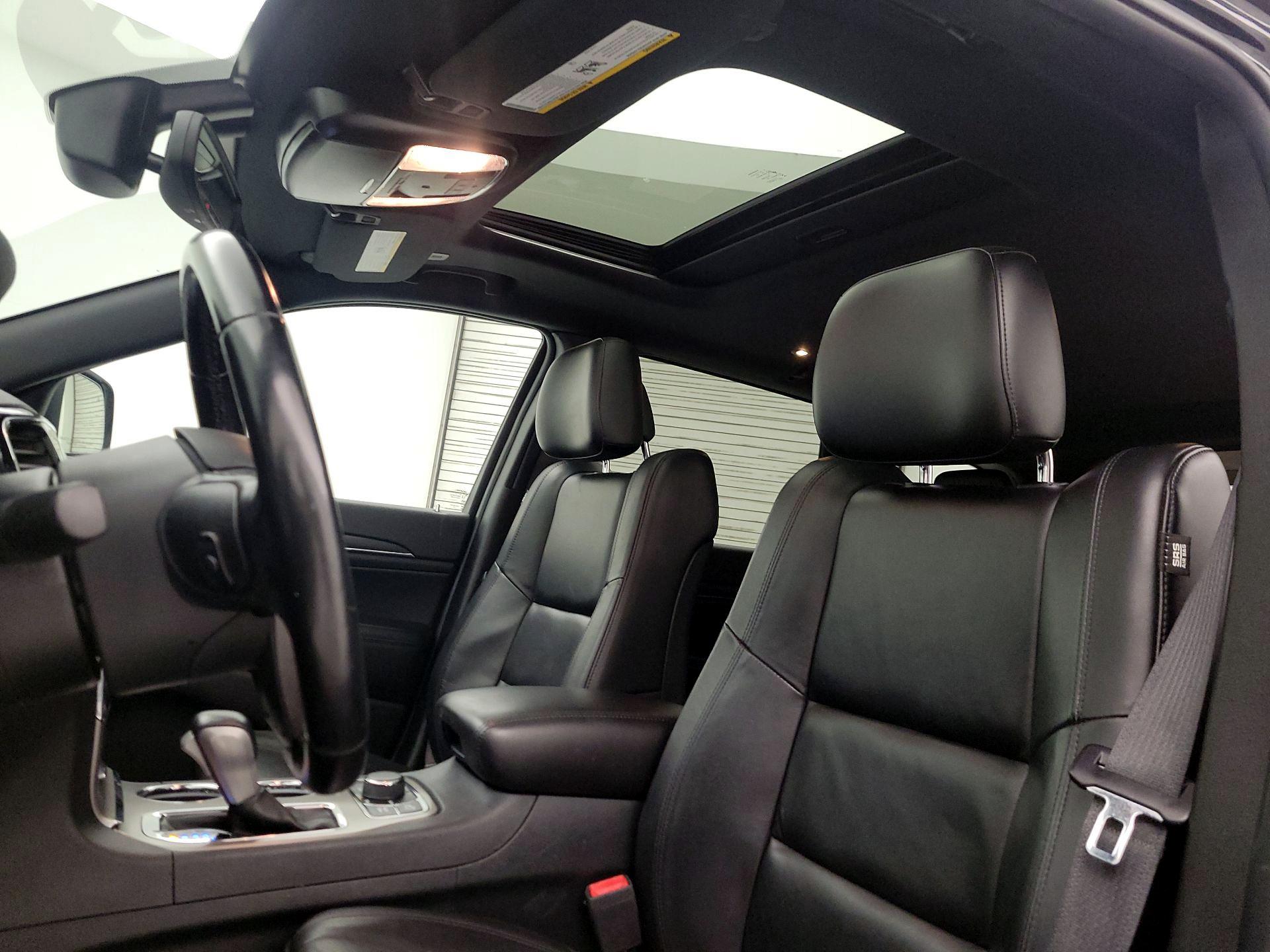 Thumbnail: 2020 Jeep Grand Cherokee - 20