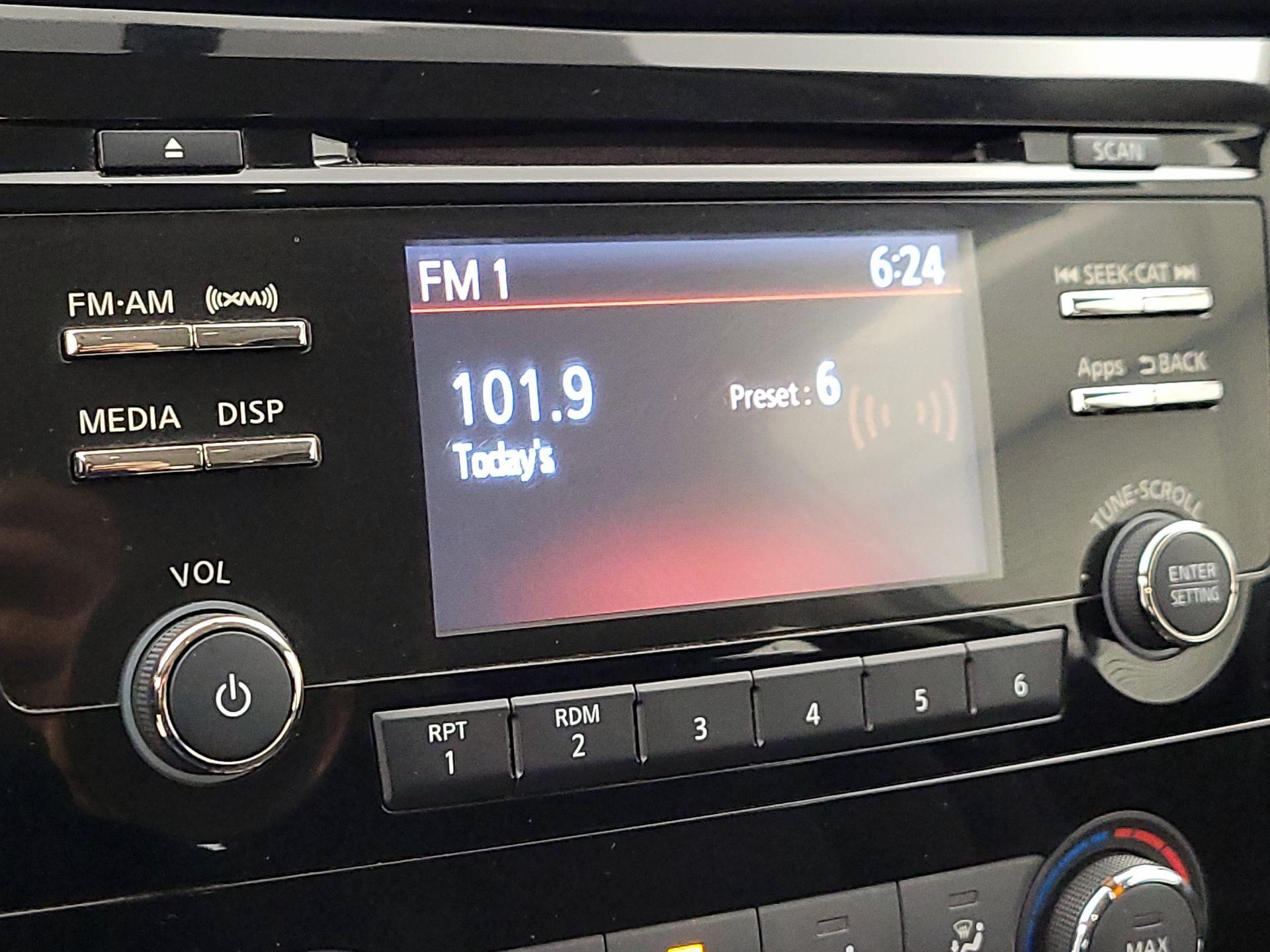 Thumbnail: 2015 Nissan Rogue - 15